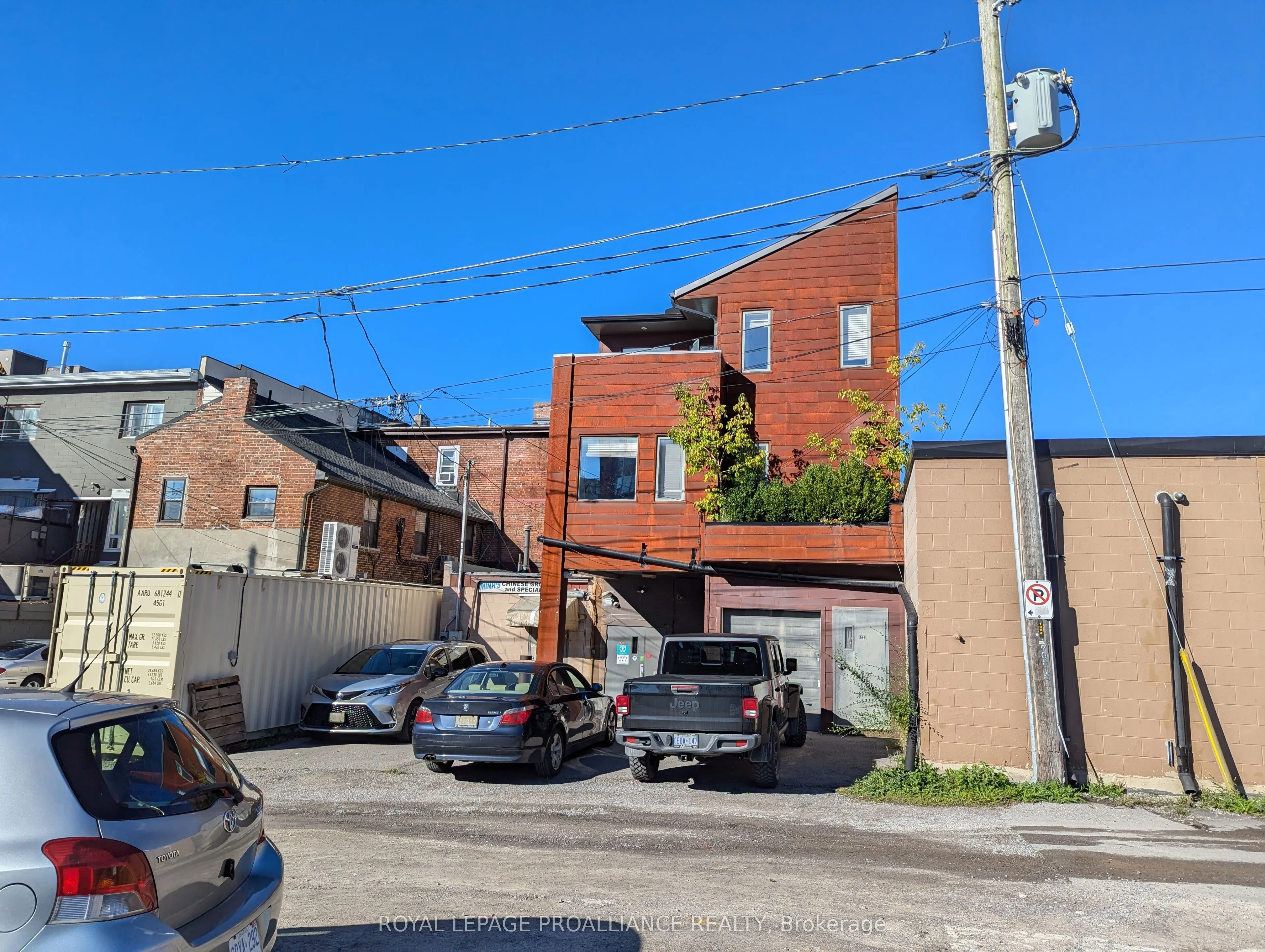 432 George Street N