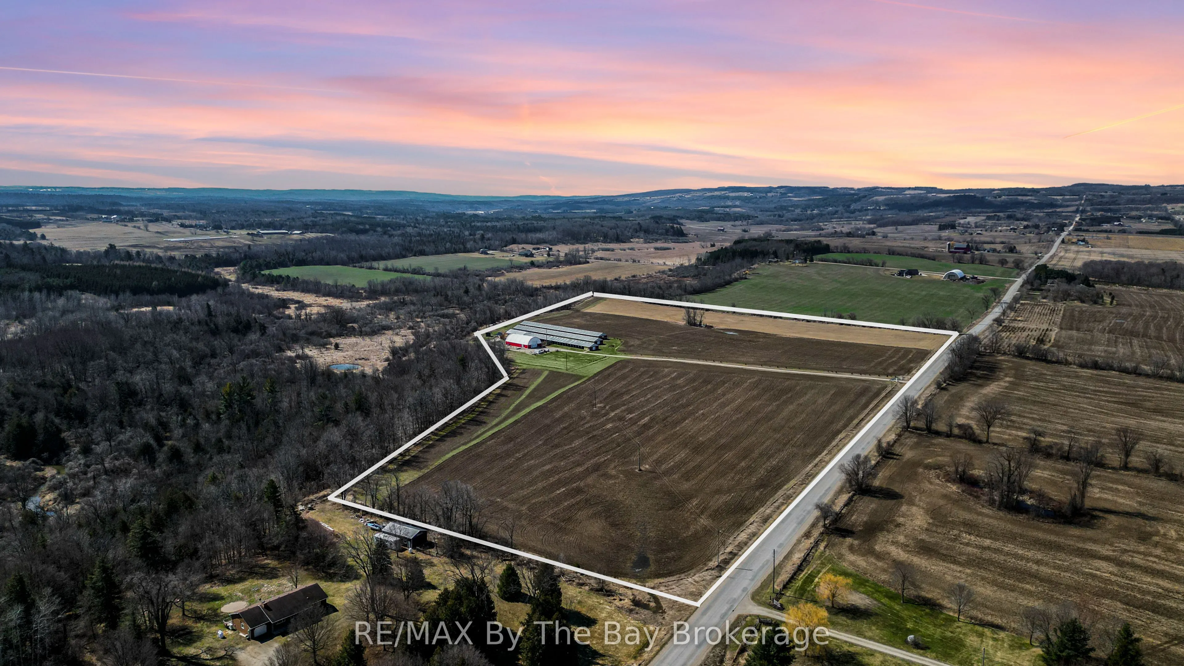 828482 Mulmur Nottawasaga Townline