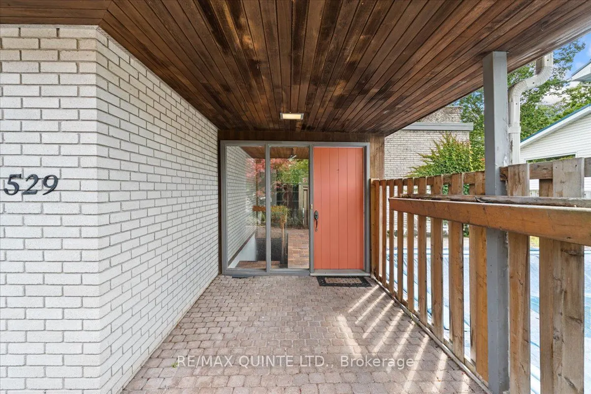 529 VICTORIA Avenue