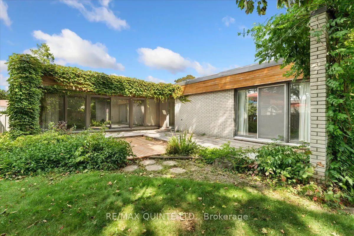 529 VICTORIA Avenue