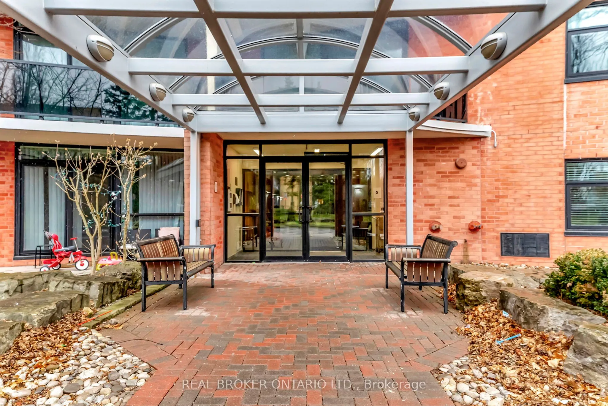 9 Bonheur Court, #902
