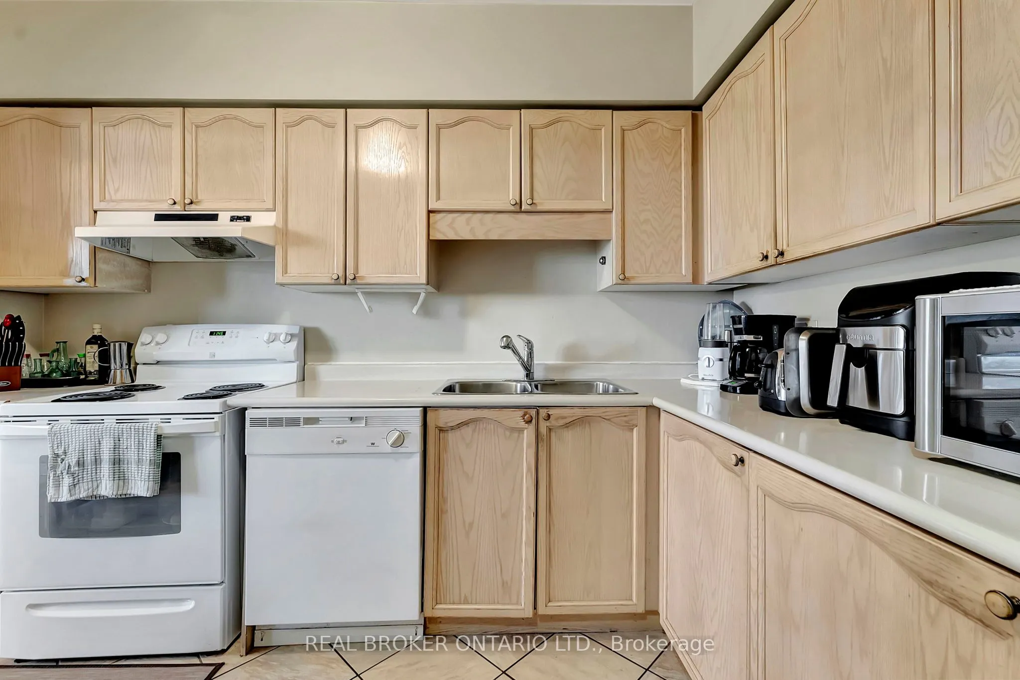 9 Bonheur Court, #902