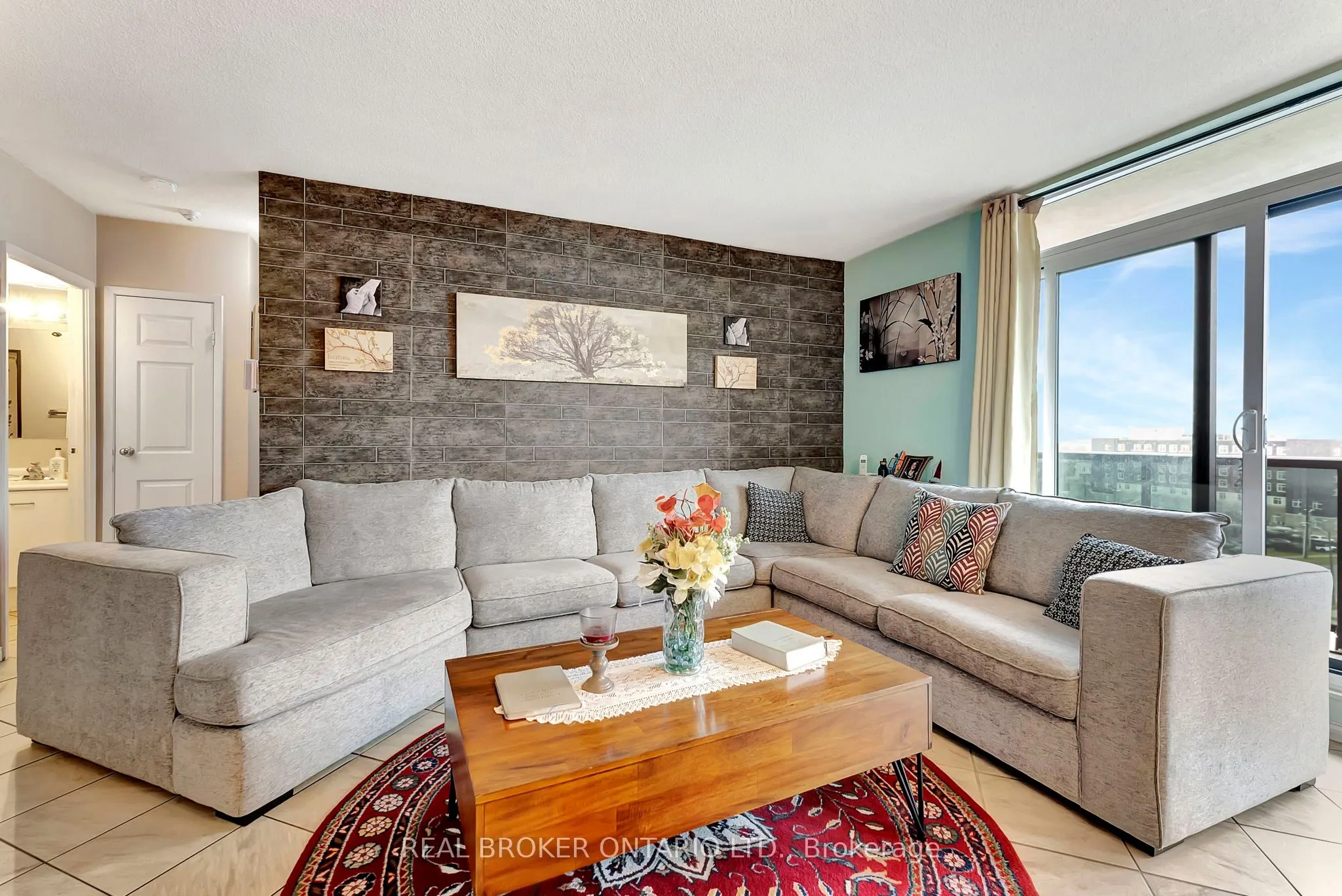 9 Bonheur Court, #902