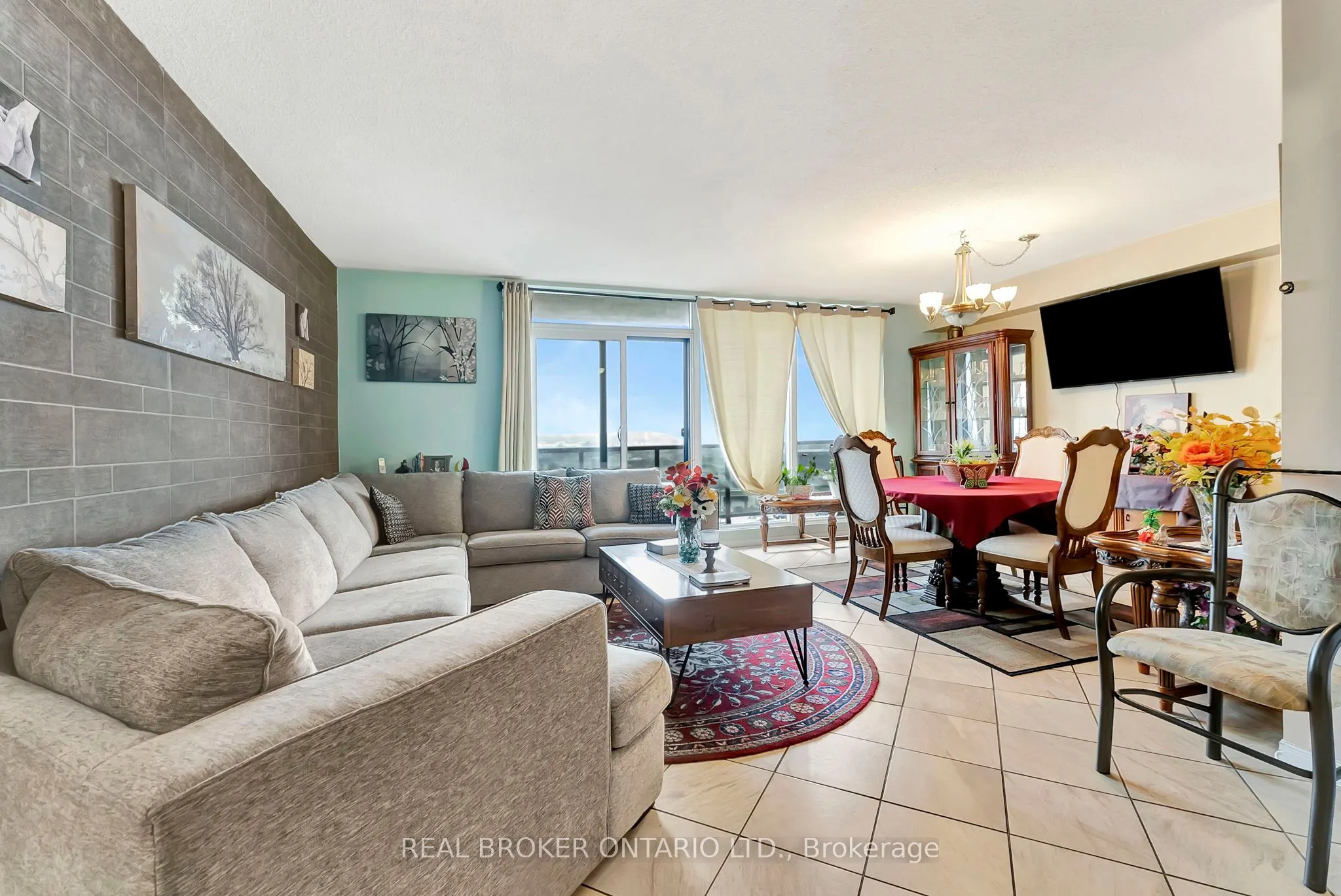 9 Bonheur Court, #902