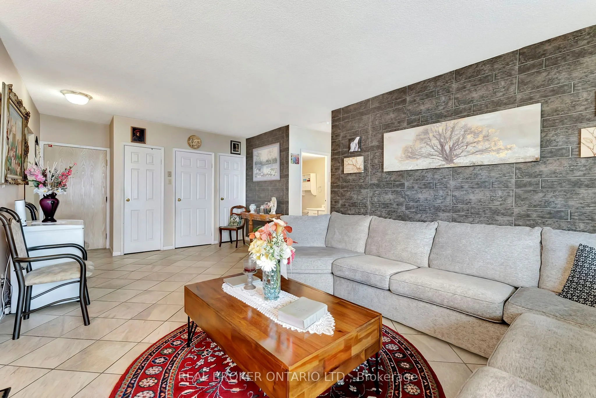 9 Bonheur Court, #902