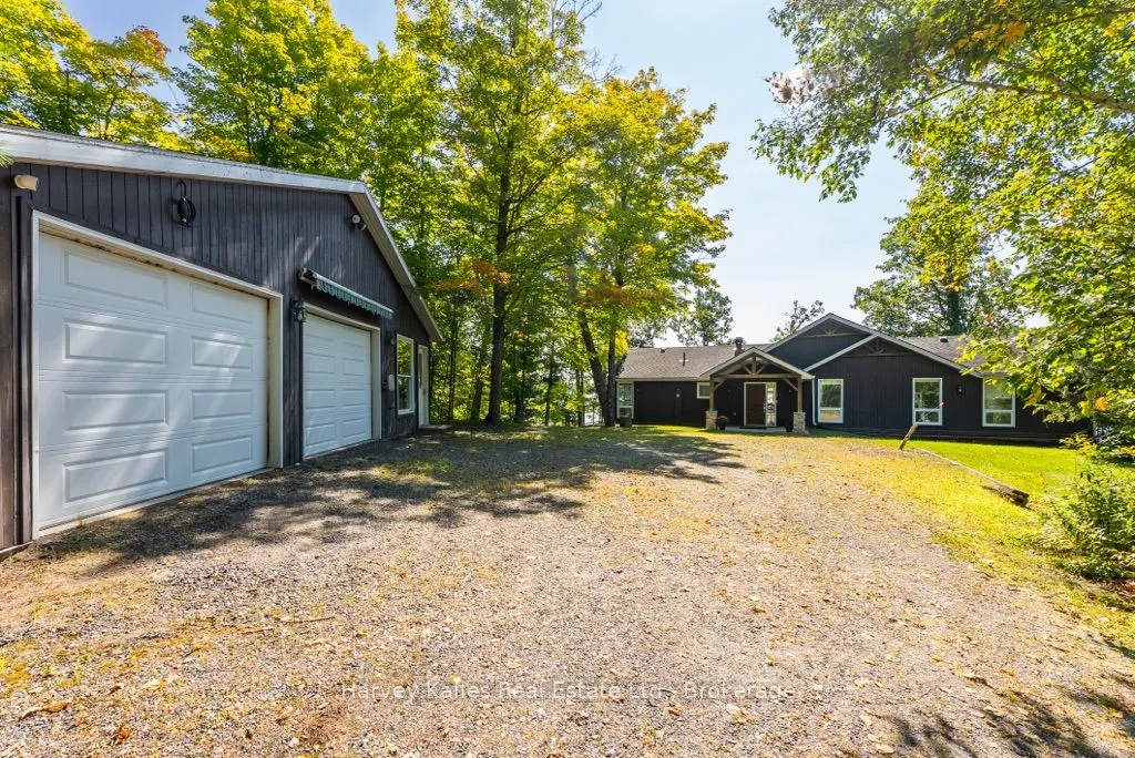 27 Lizzie's Lane