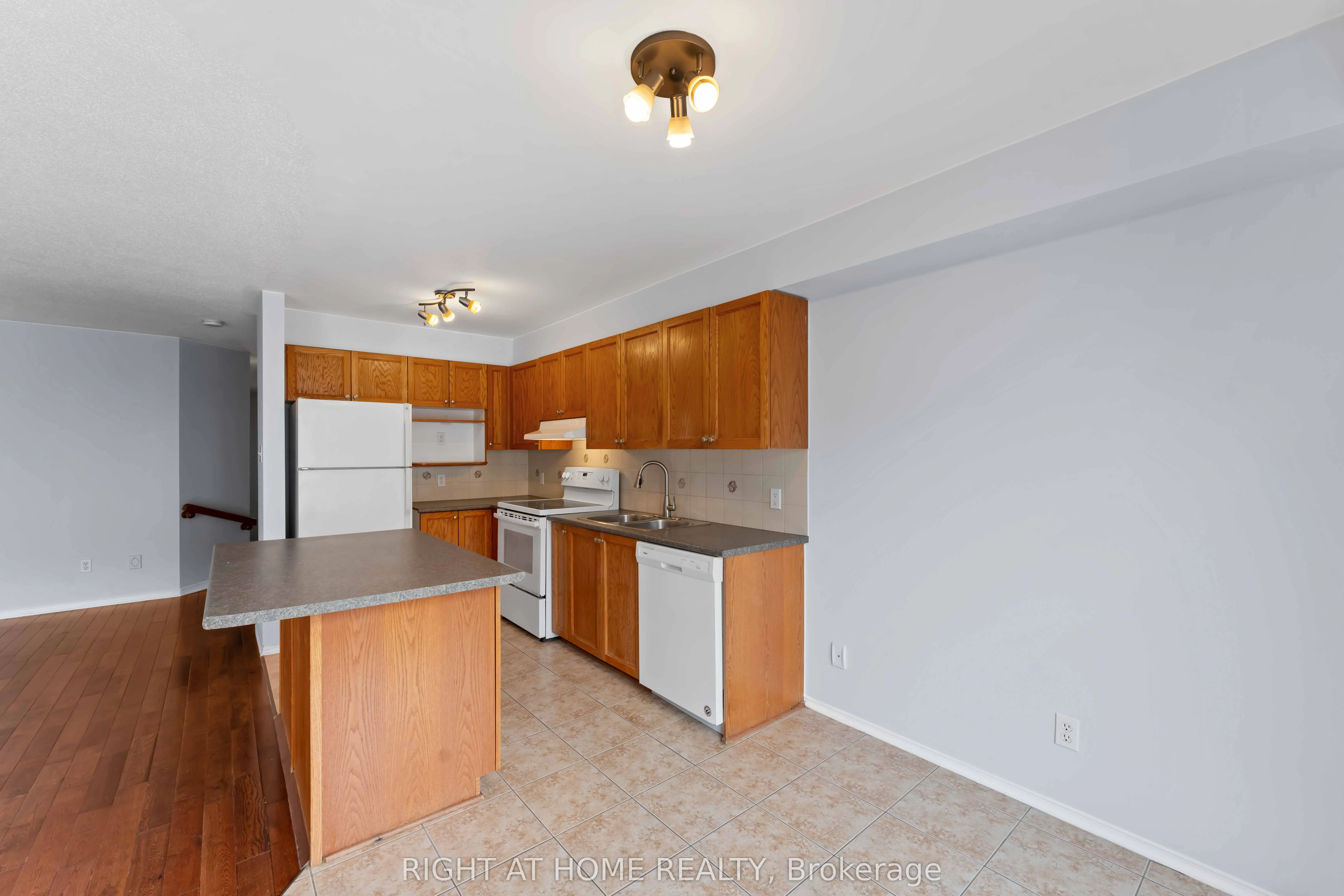 421 Hillsboro Private, #9