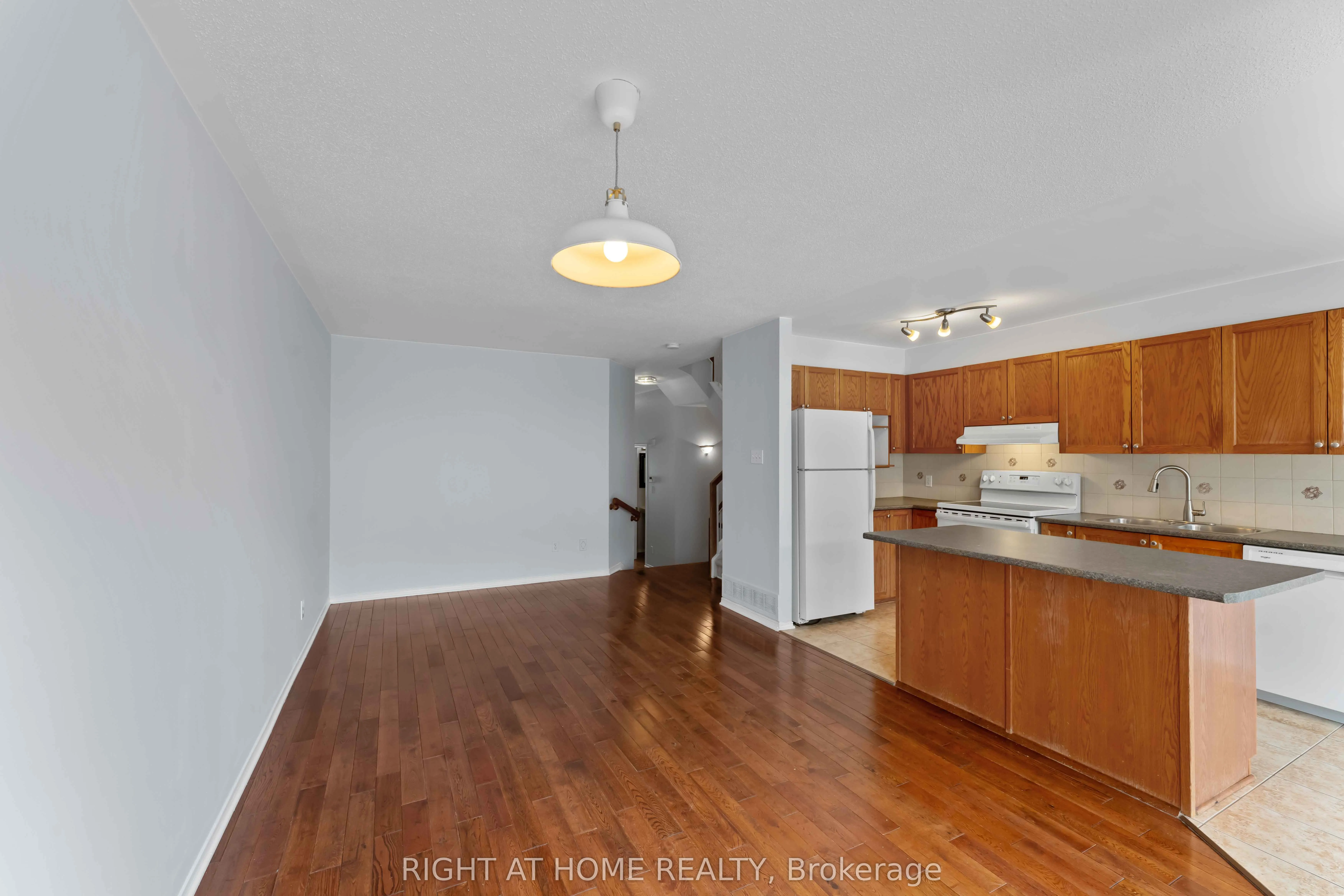 421 Hillsboro Private, #9