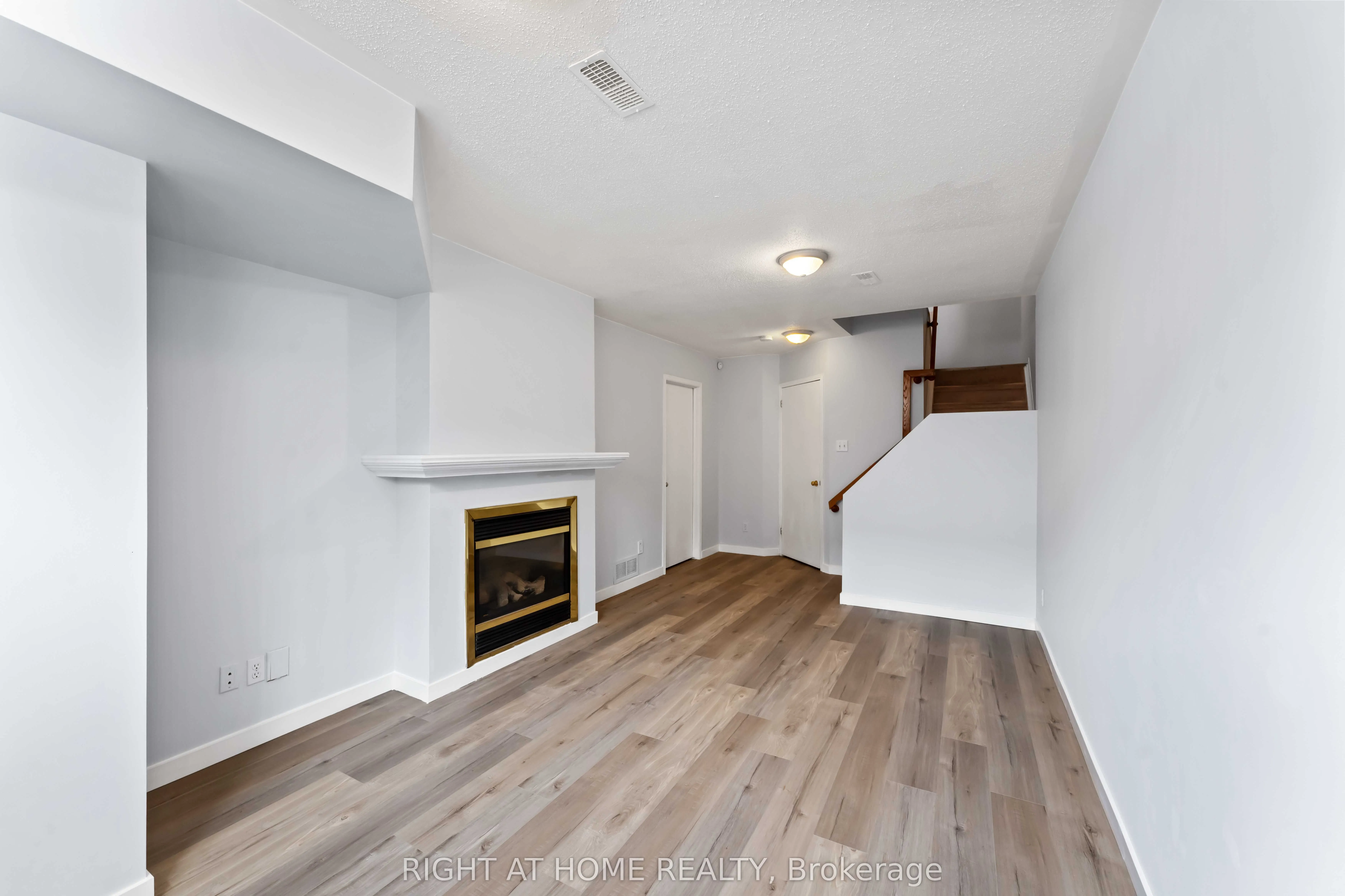 421 Hillsboro Private, #9