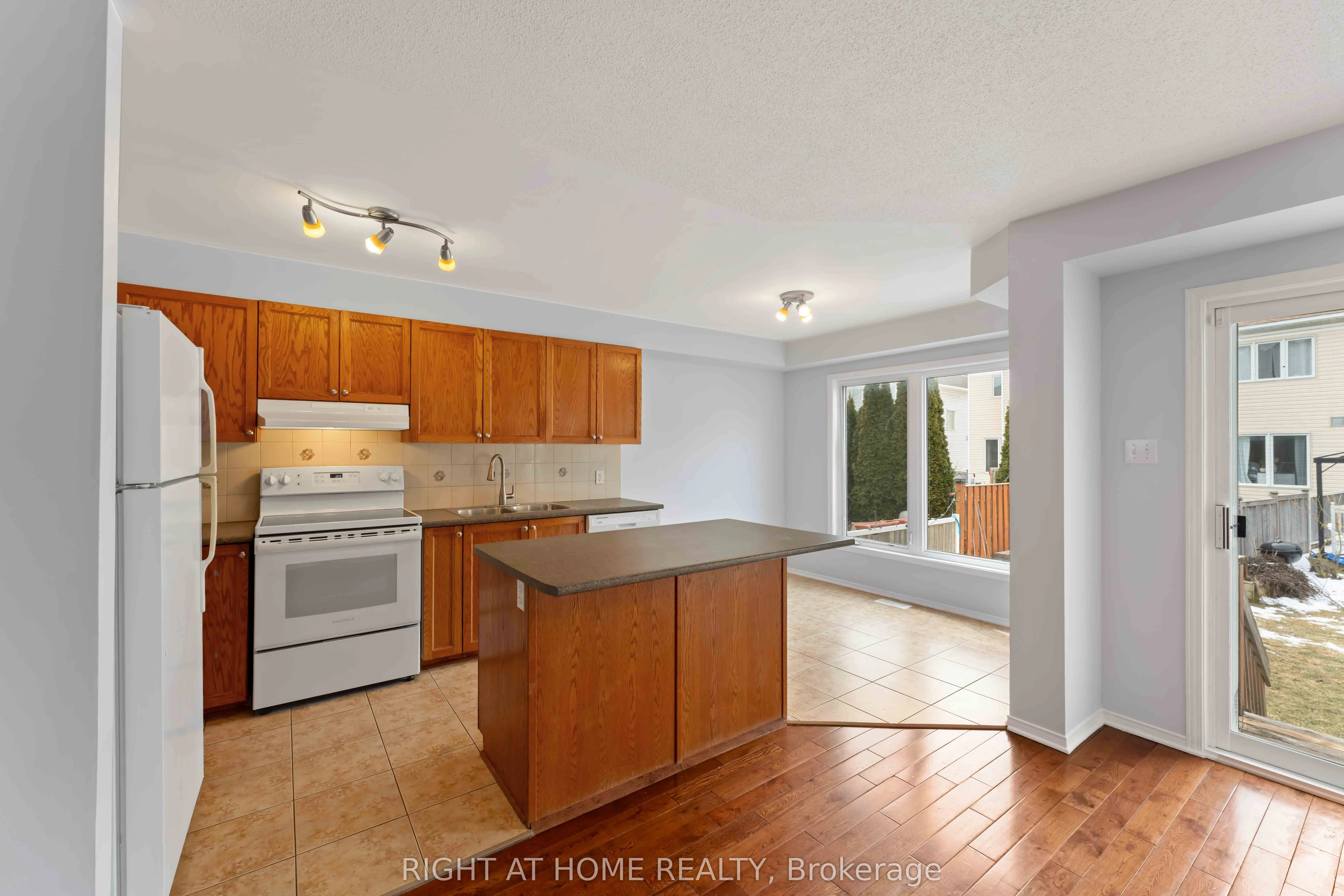 421 Hillsboro Private, #9