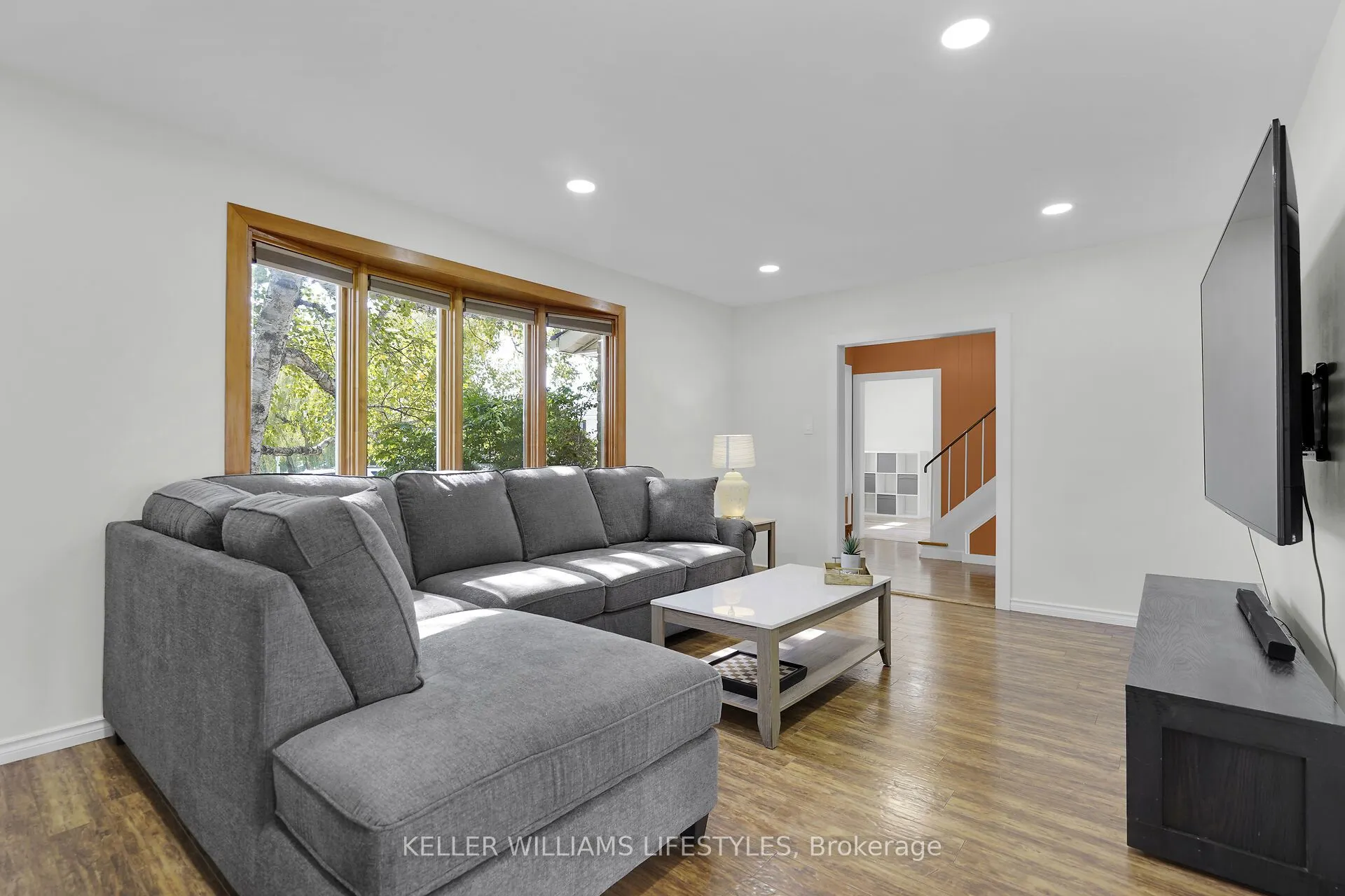 66 Lloyd Manor Crescent