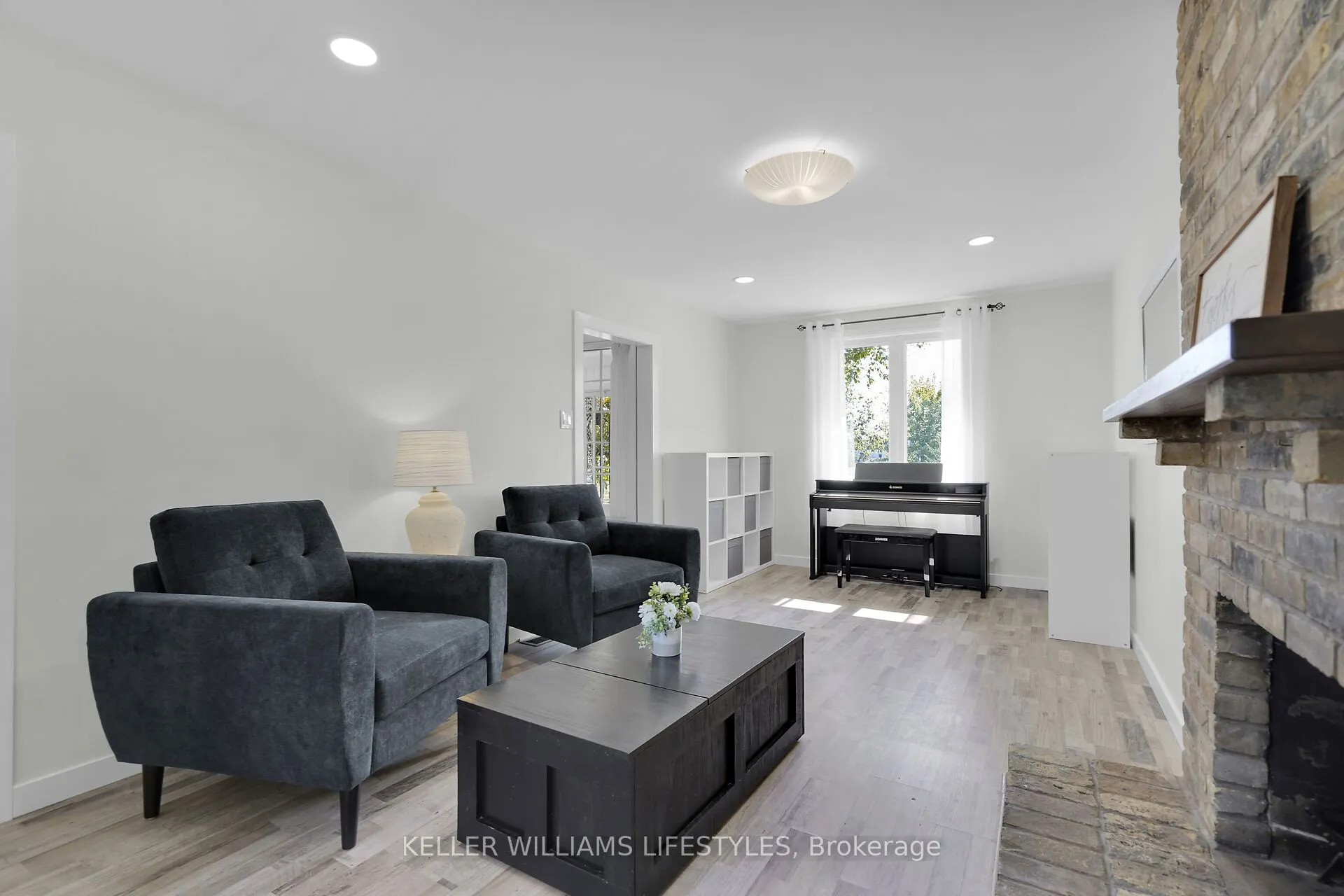 66 Lloyd Manor Crescent