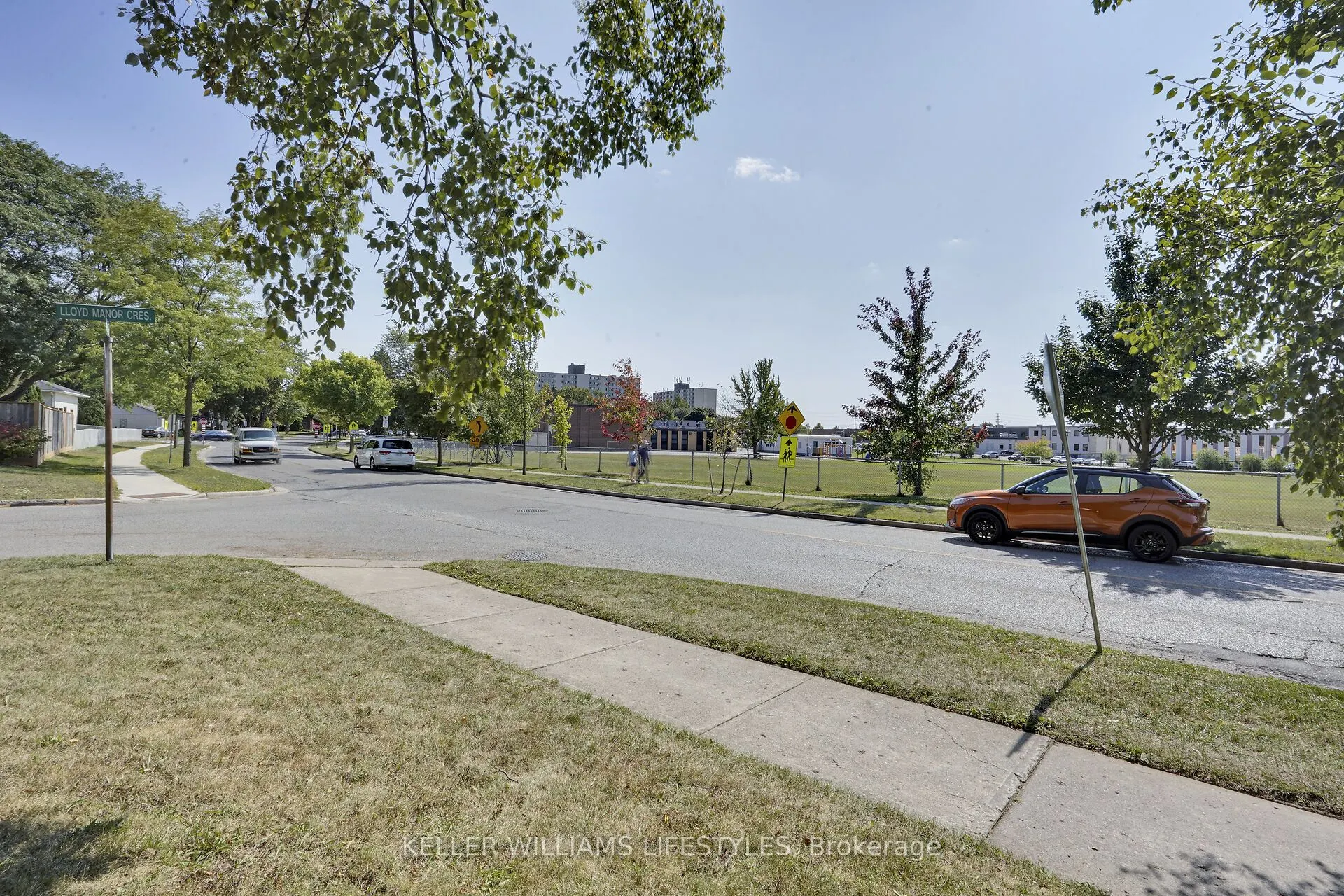 66 Lloyd Manor Crescent