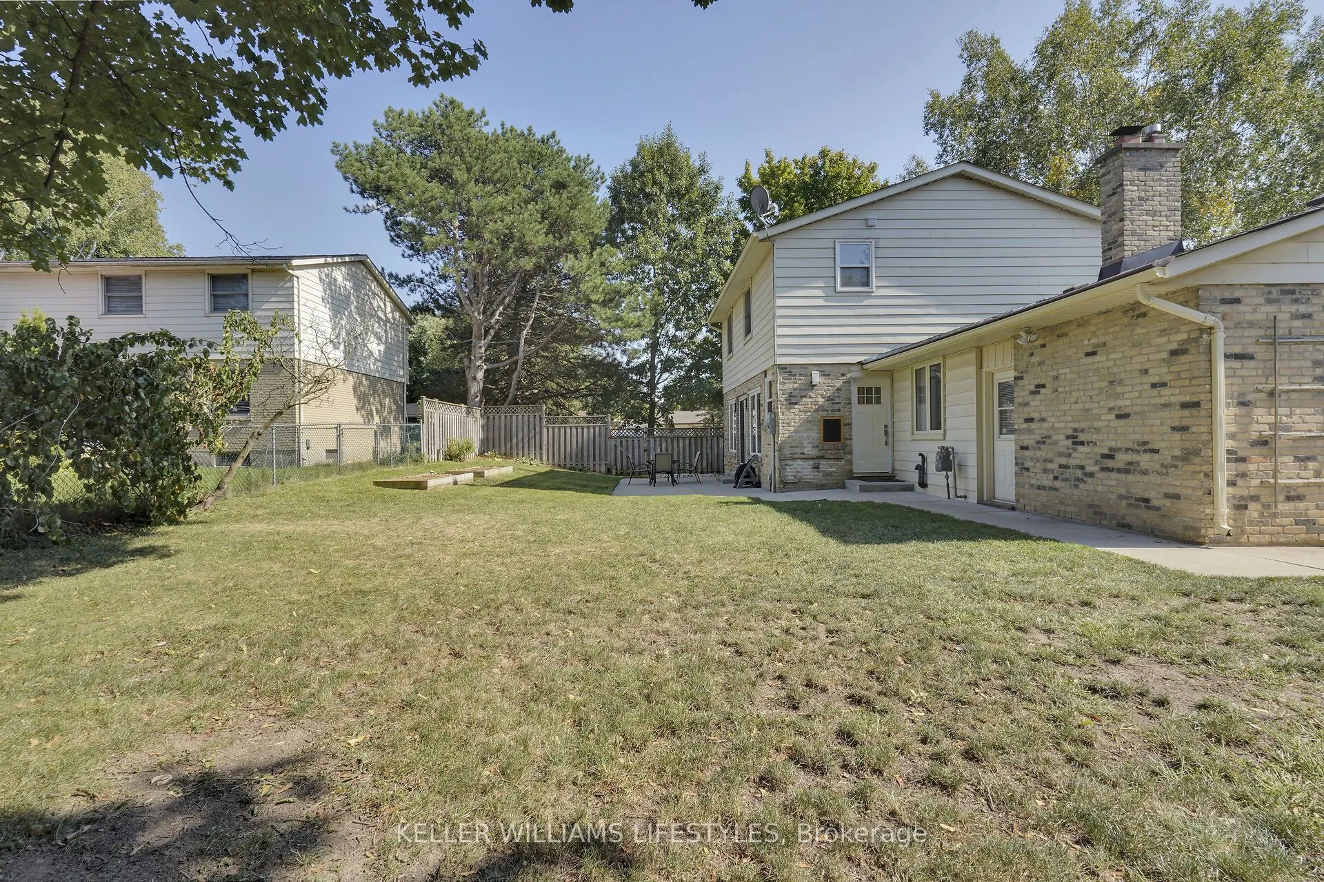 66 Lloyd Manor Crescent