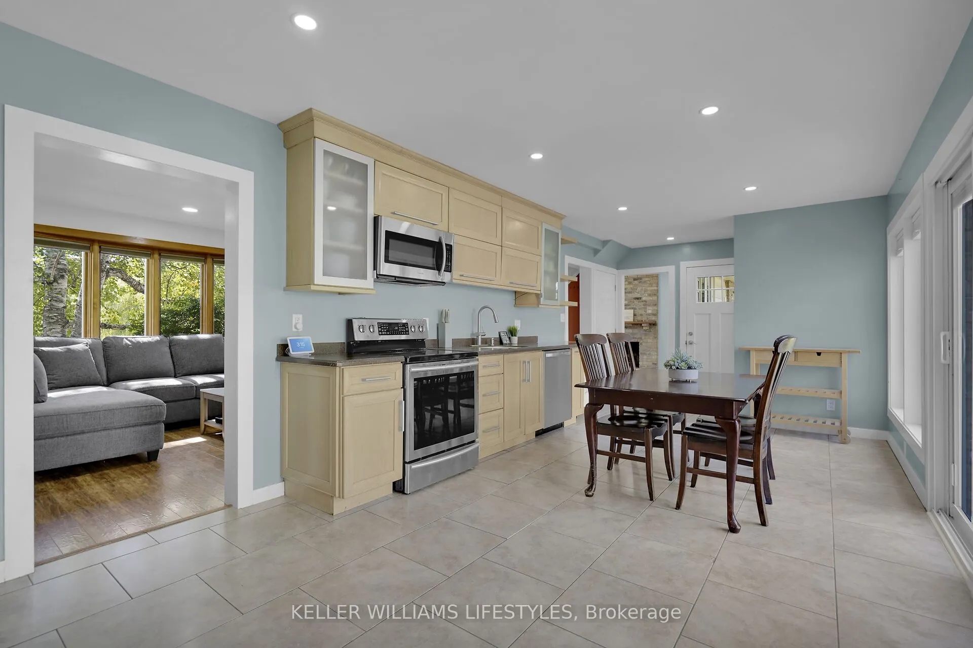 66 Lloyd Manor Crescent