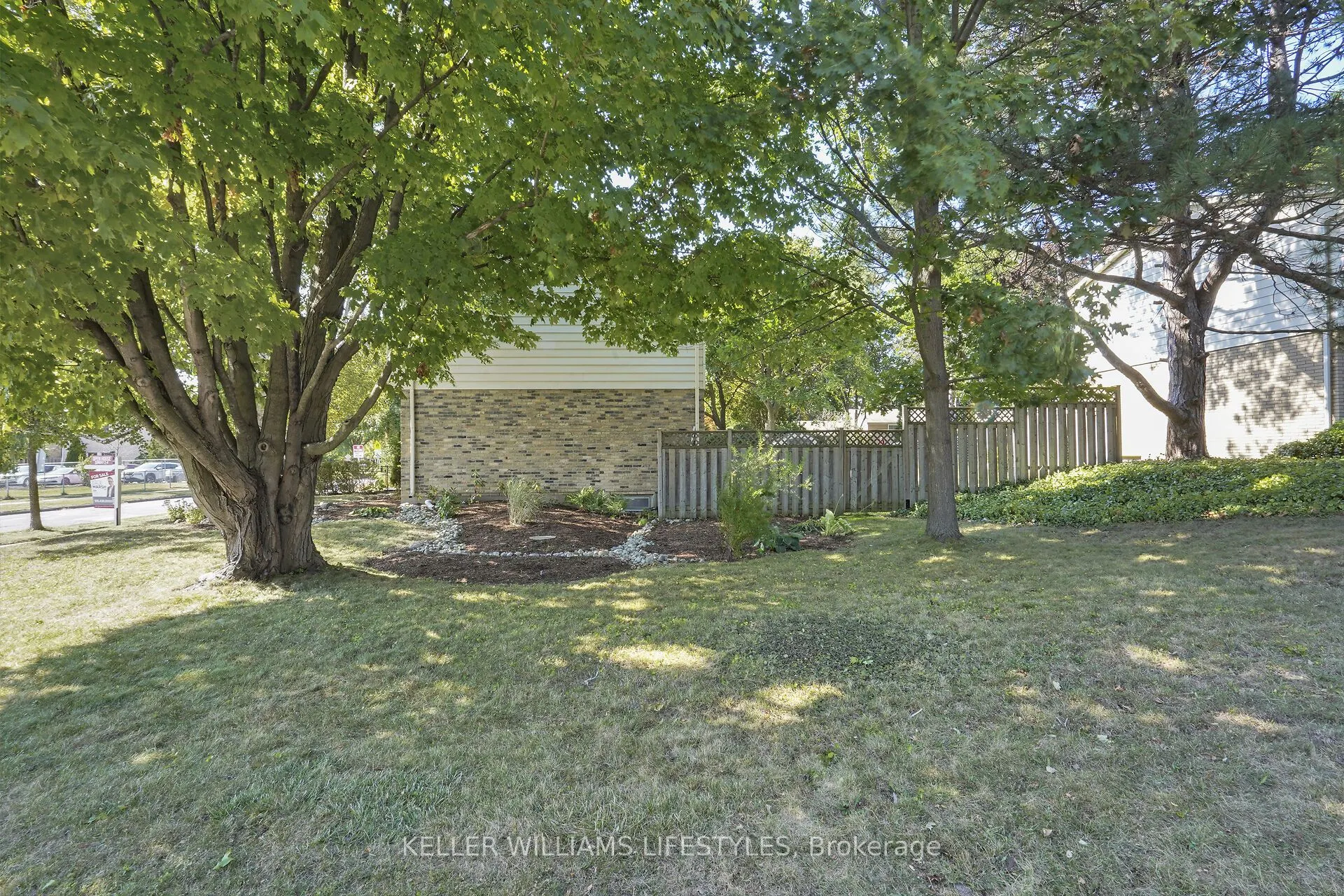 66 Lloyd Manor Crescent