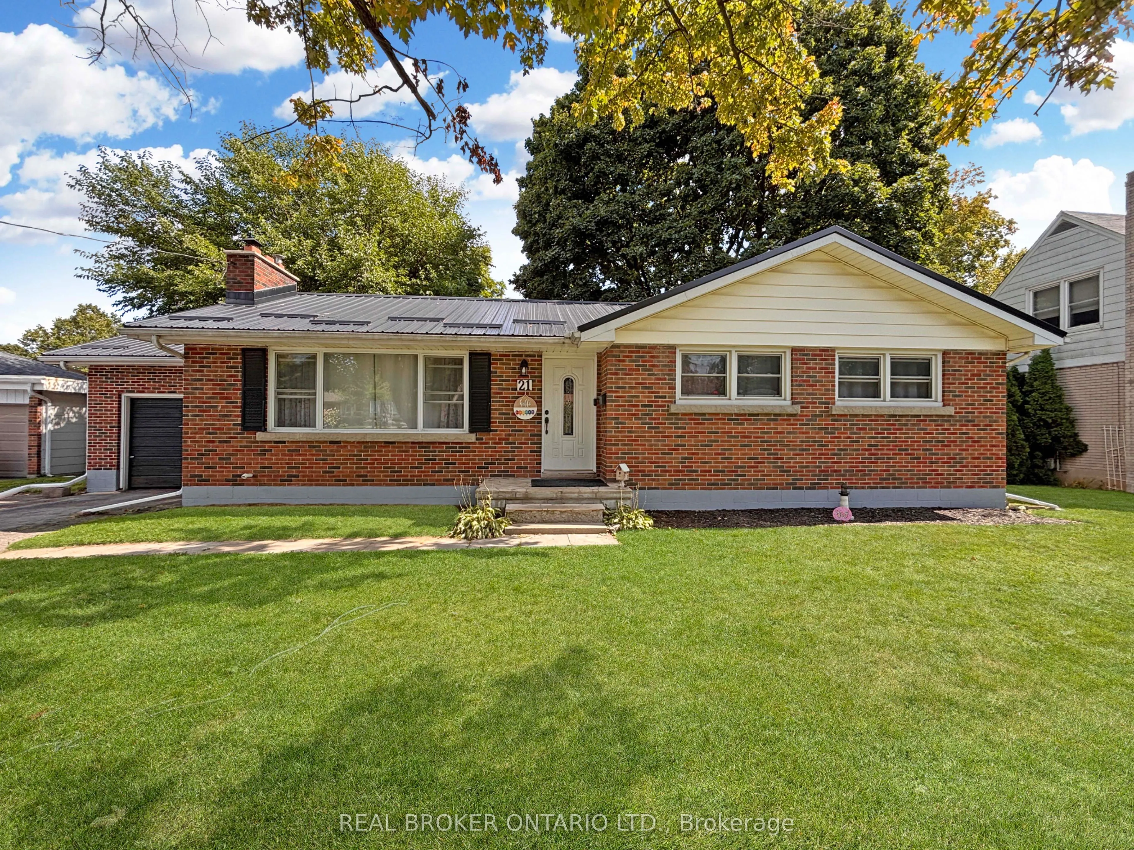 21 Richard Avenue
