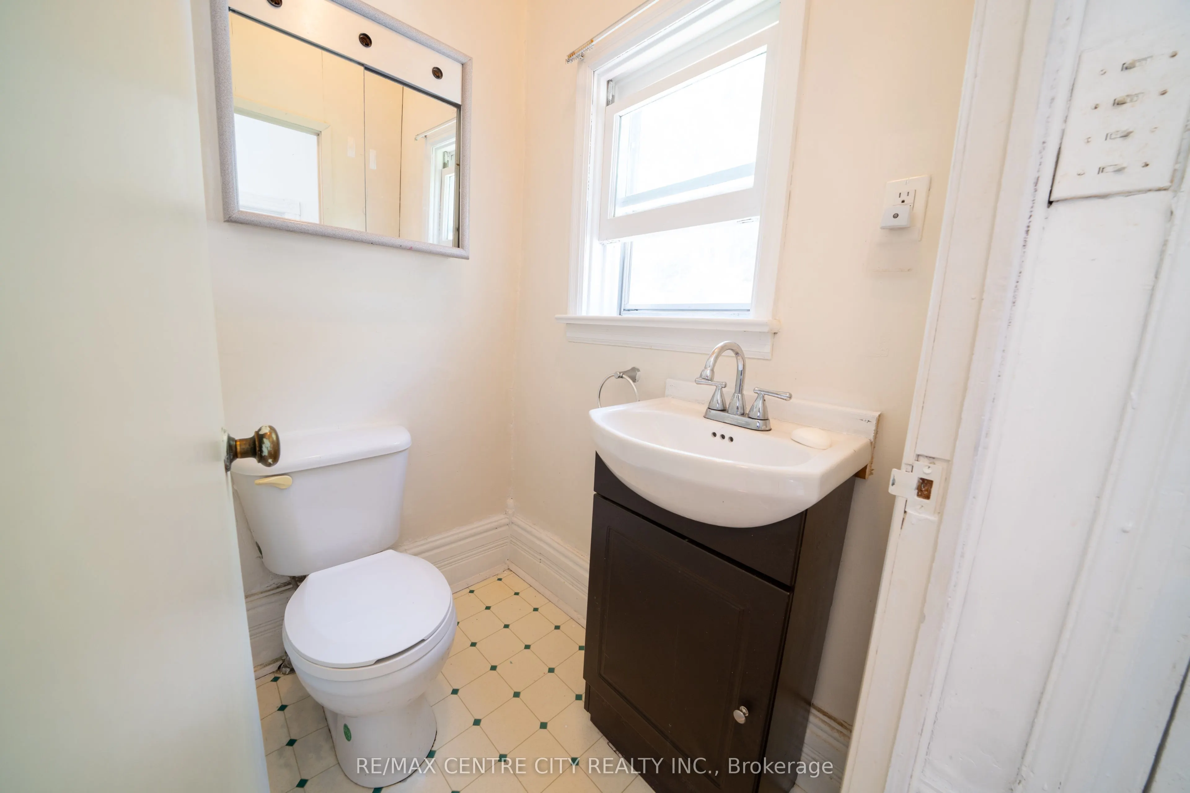 3261 Elgin Street