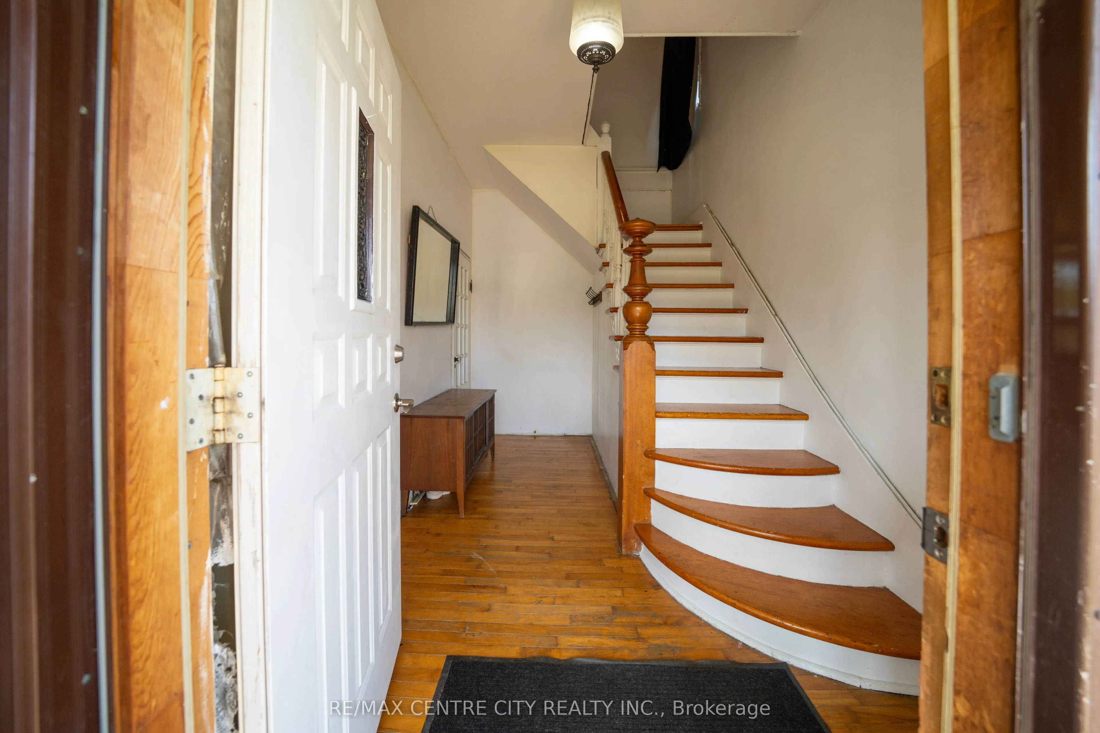 3261 Elgin Street
