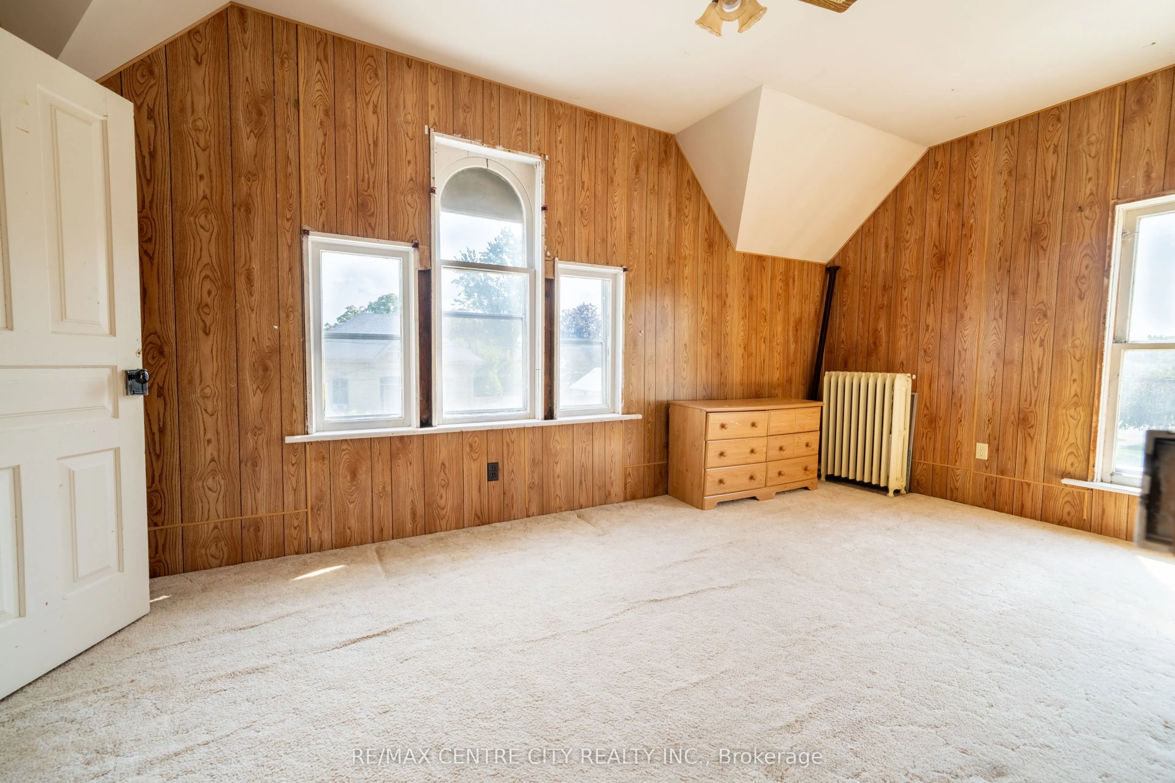 3261 Elgin Street