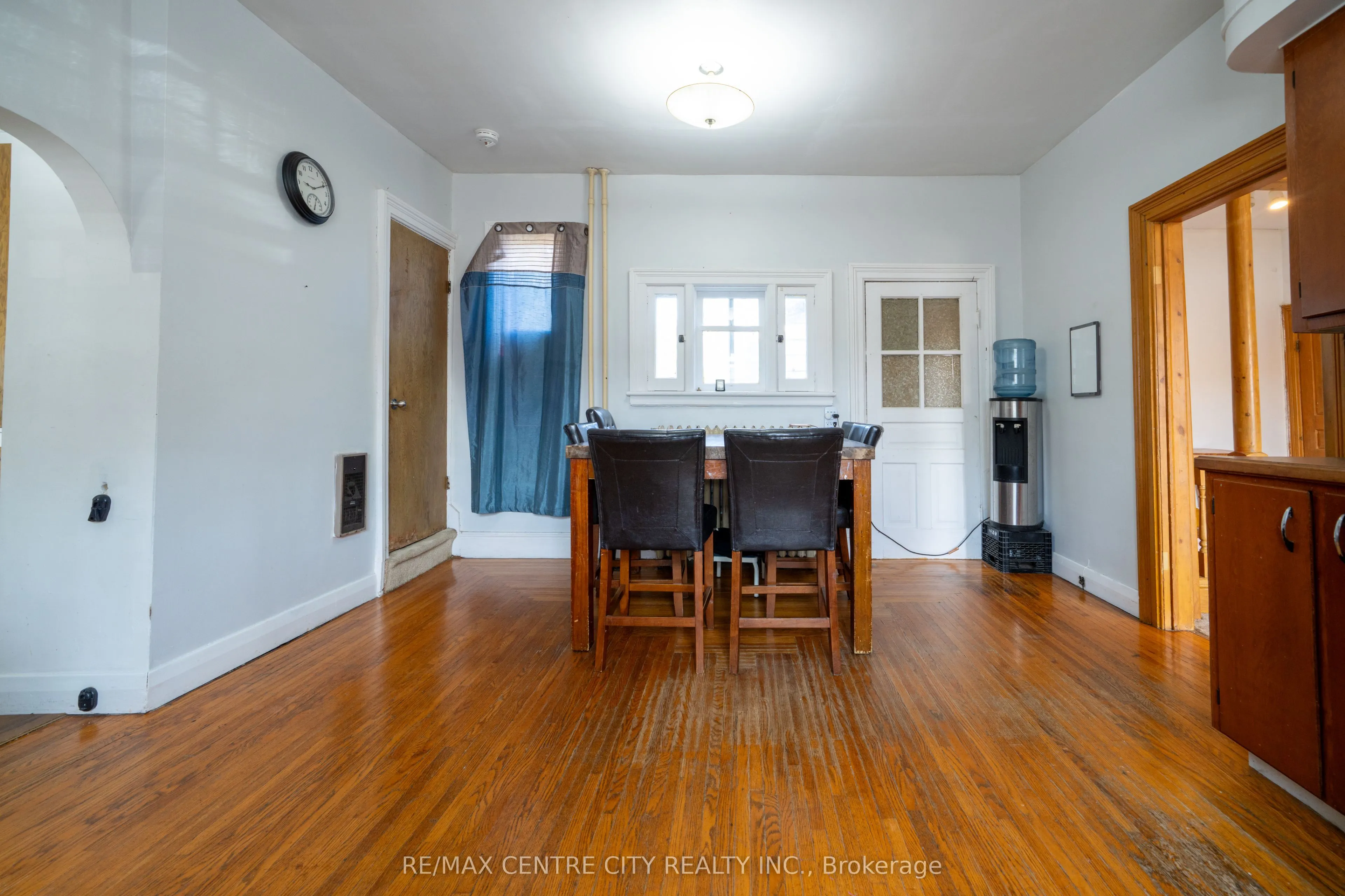 3261 Elgin Street