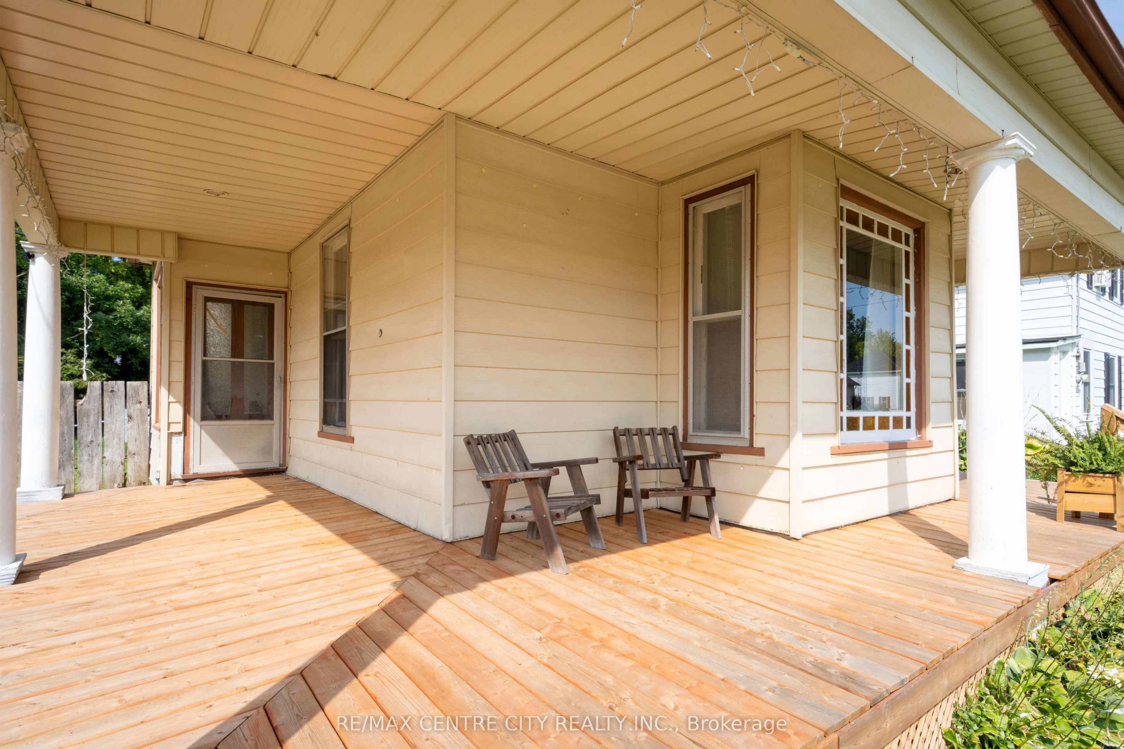 3261 Elgin Street