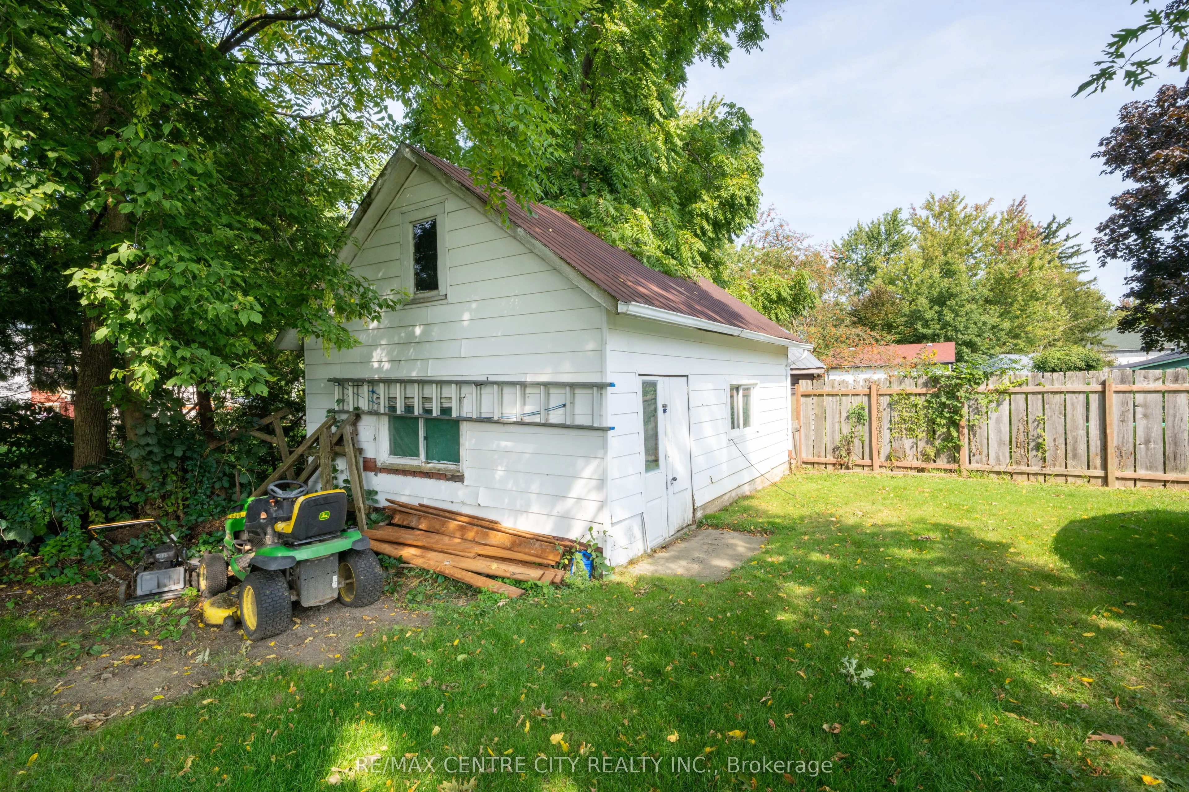 3261 Elgin Street