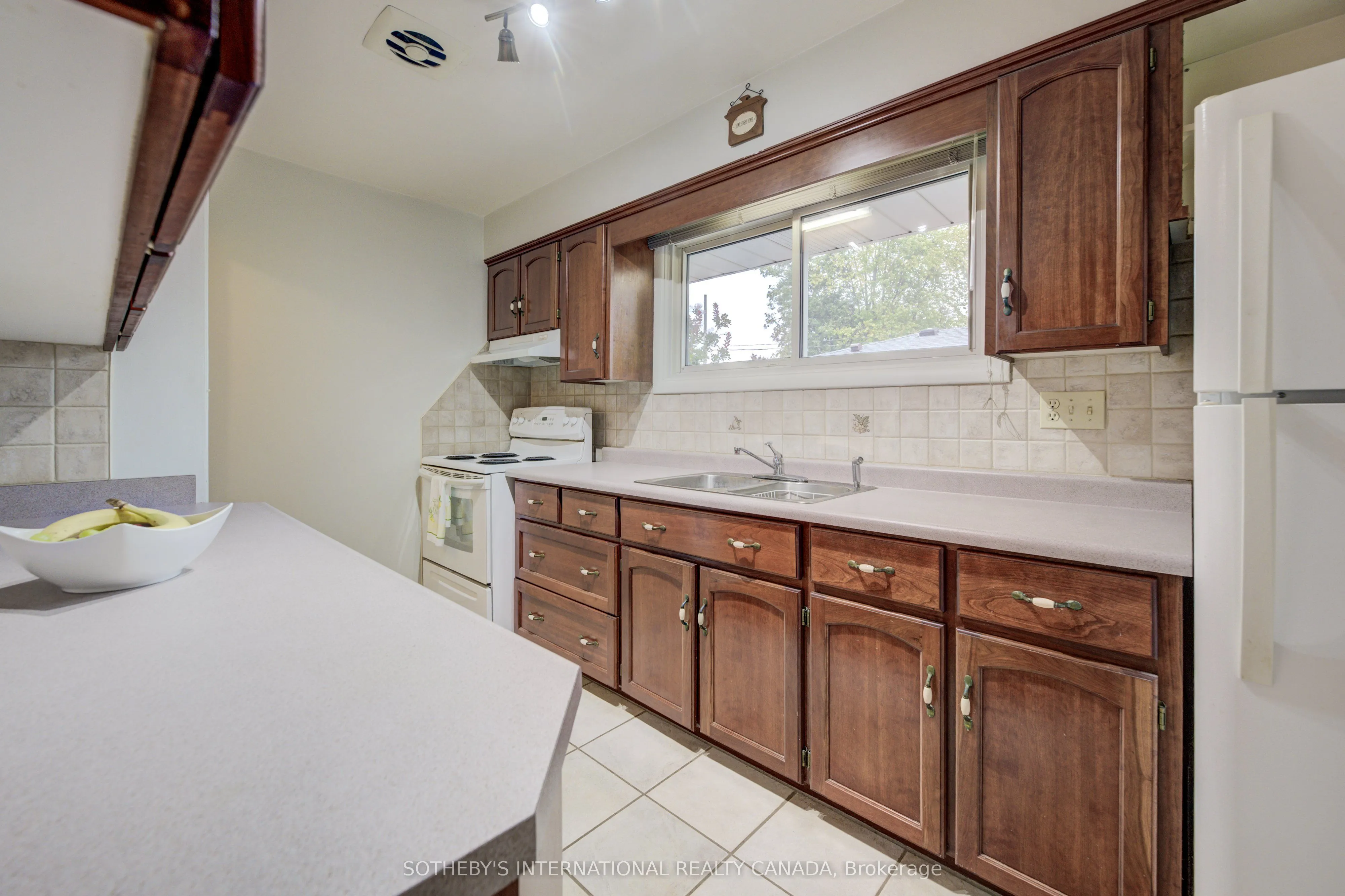 51 Ottawa Crescent W