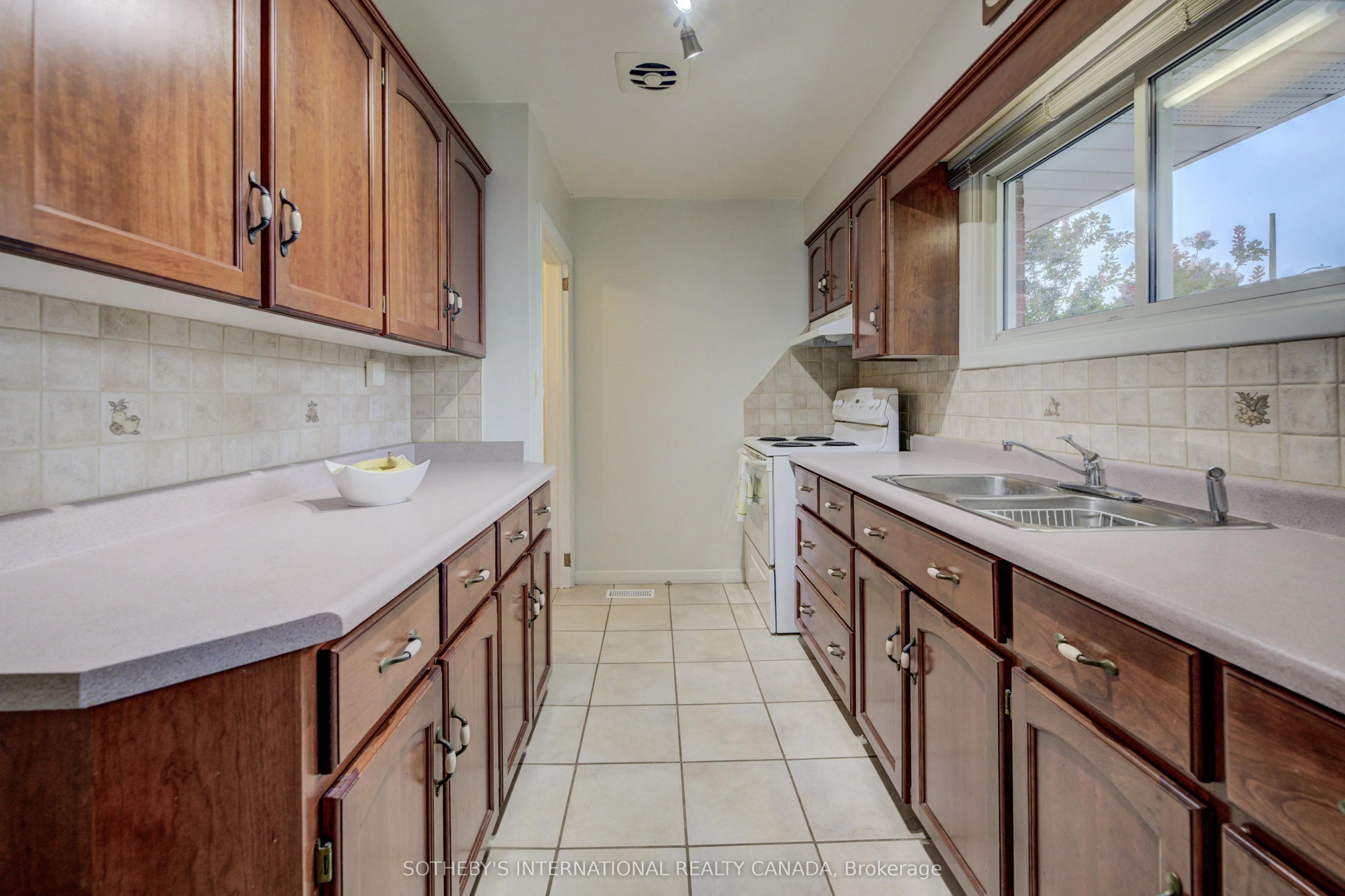 51 Ottawa Crescent W