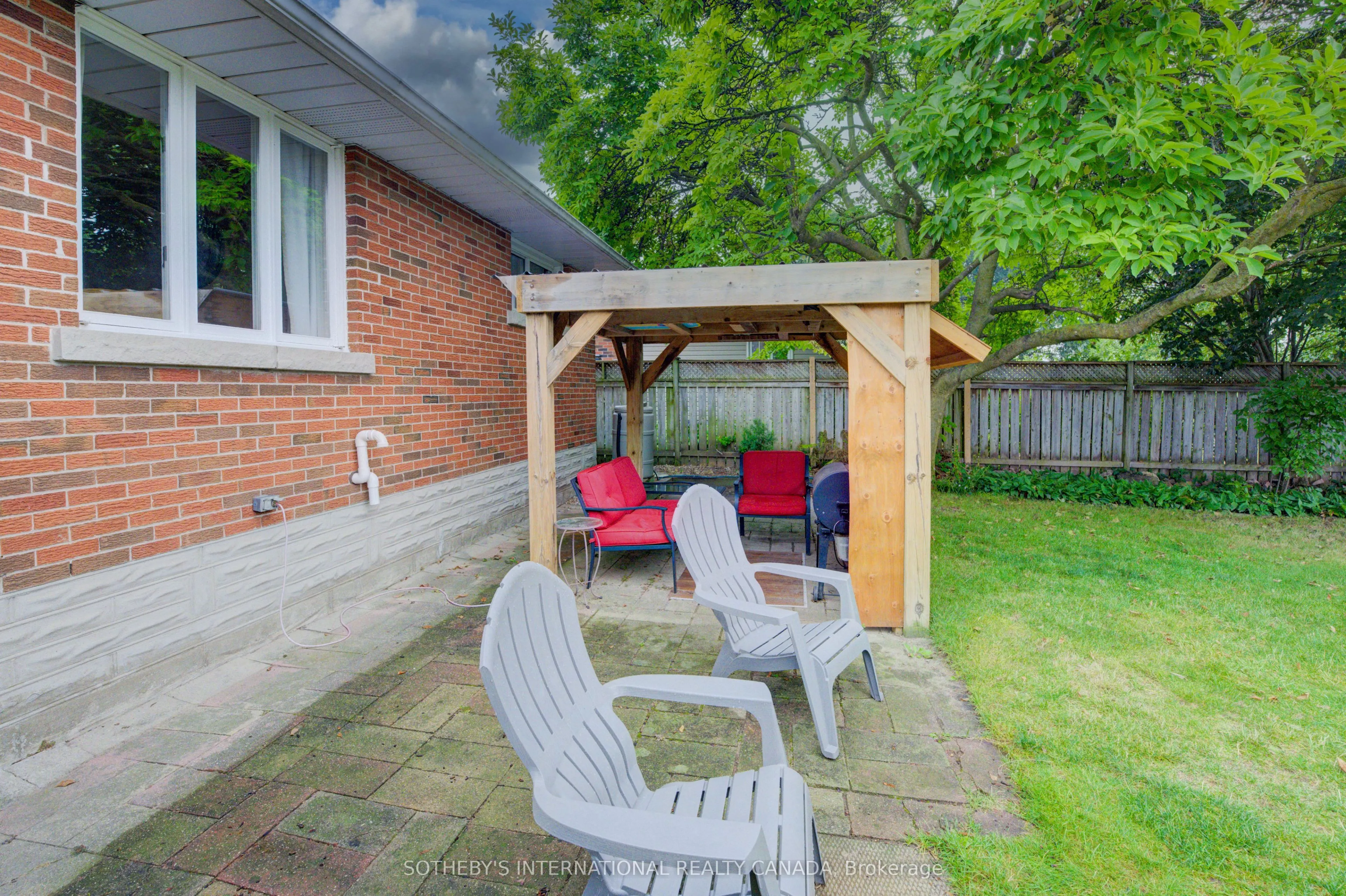 51 Ottawa Crescent W