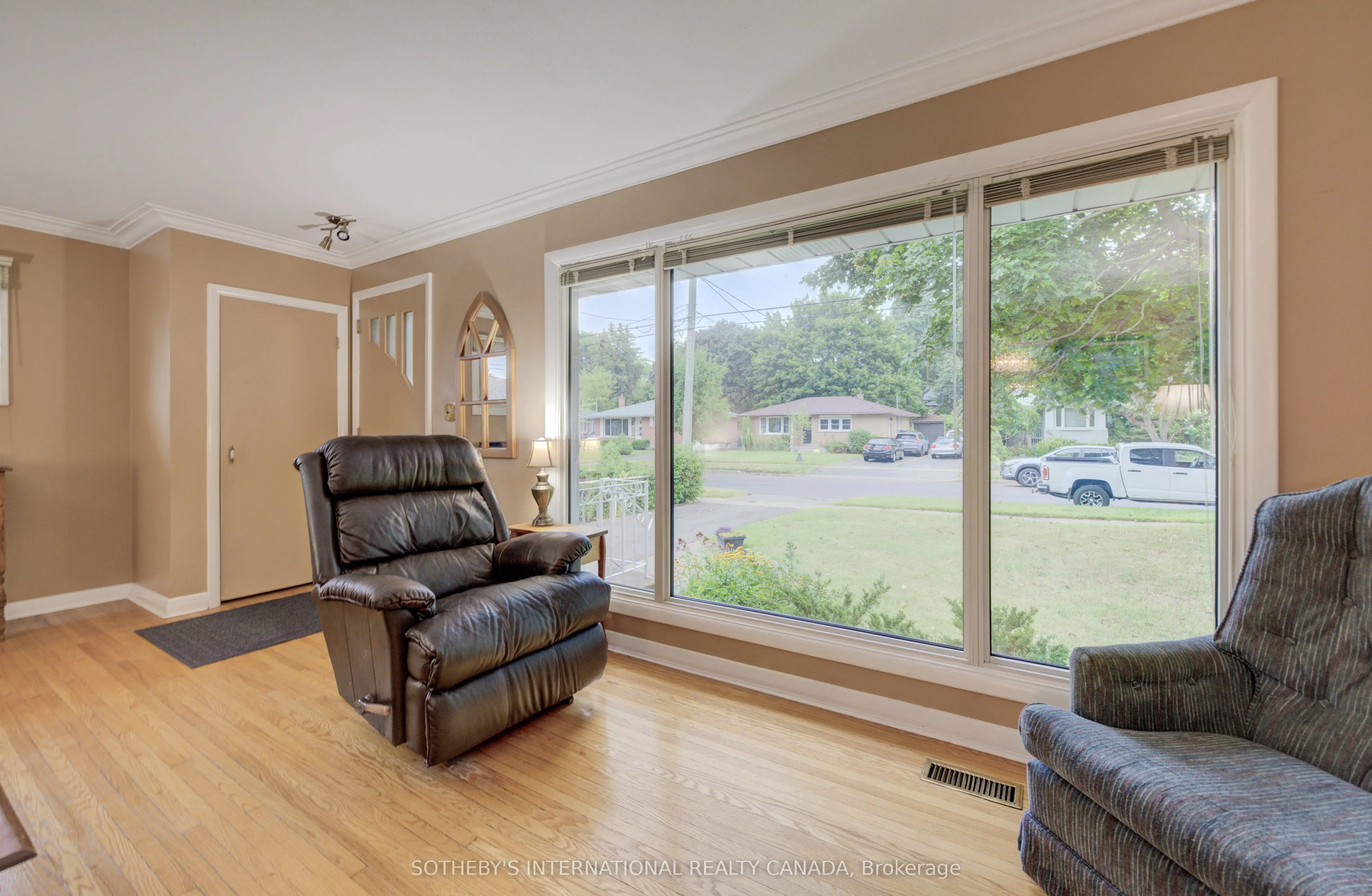 51 Ottawa Crescent W