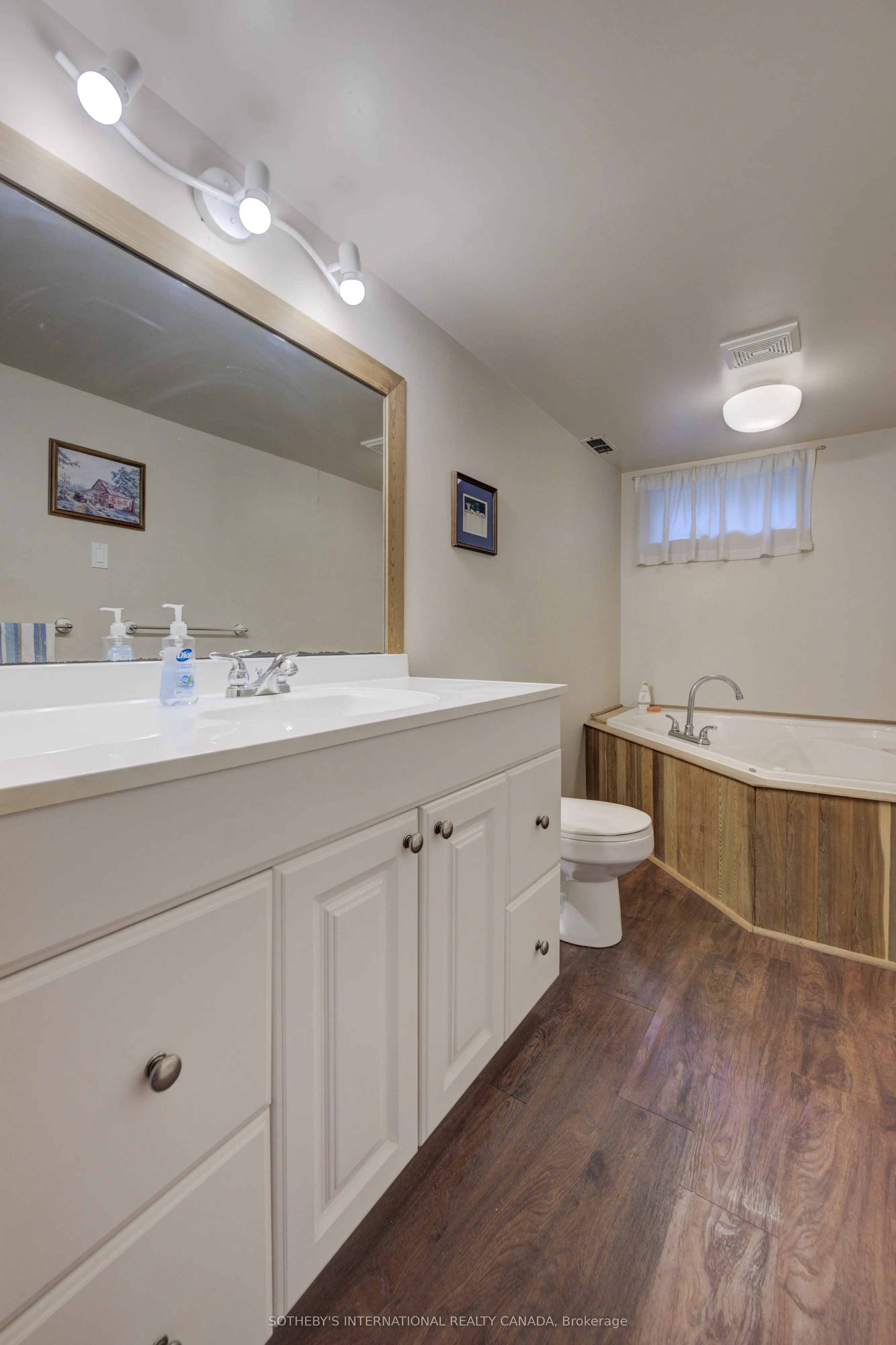 51 Ottawa Crescent W