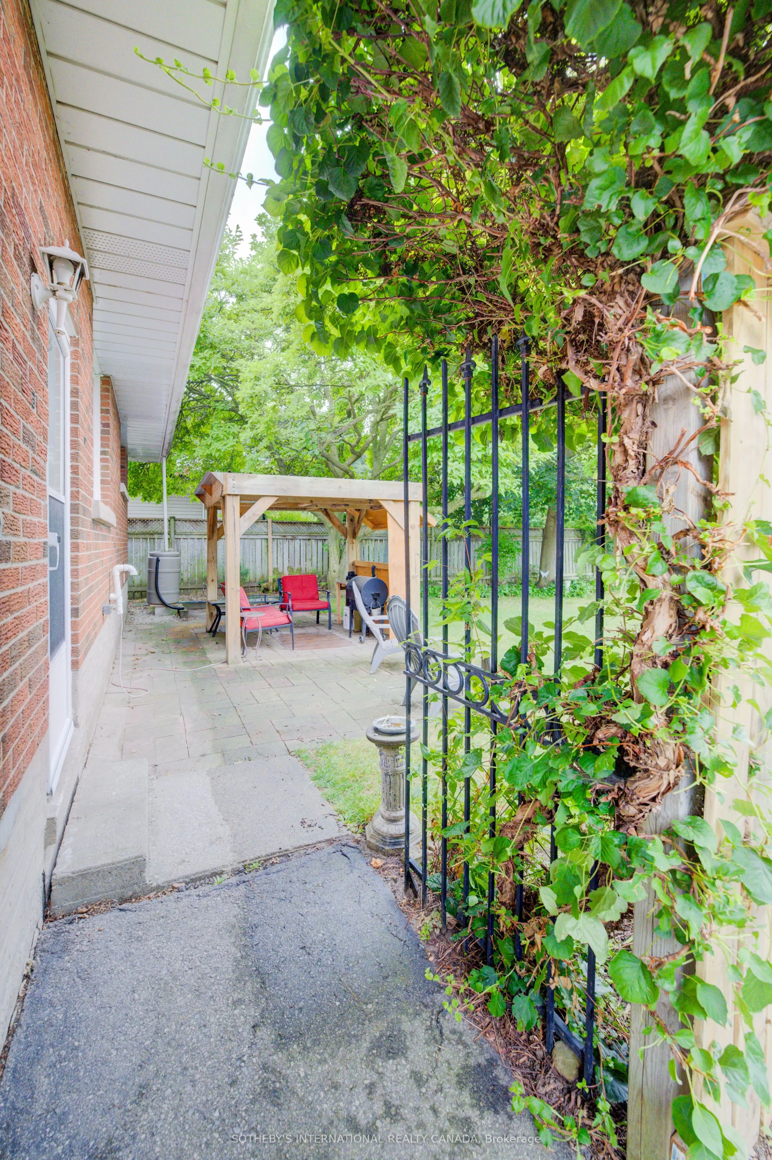 51 Ottawa Crescent W
