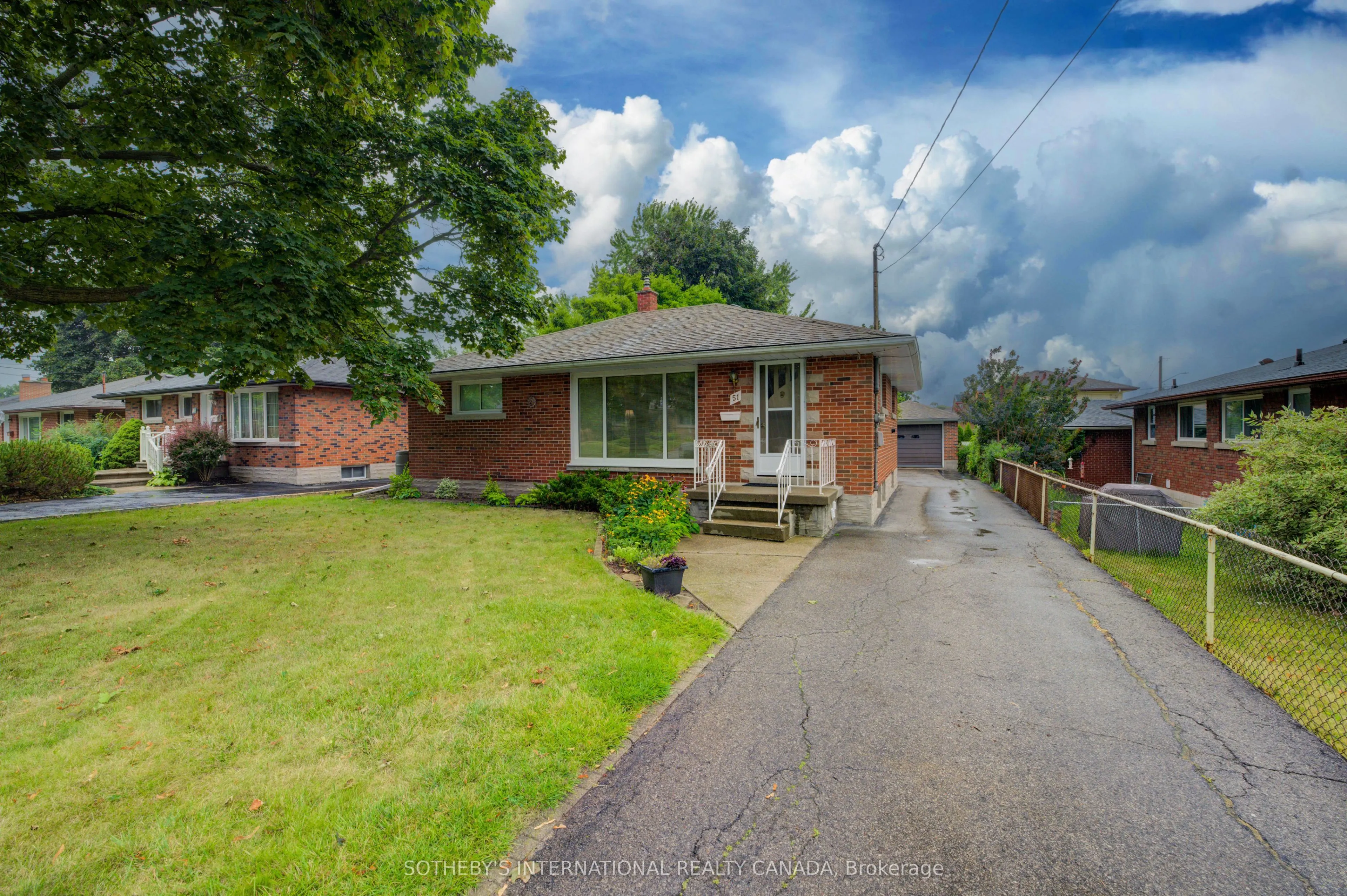 51 Ottawa Crescent W