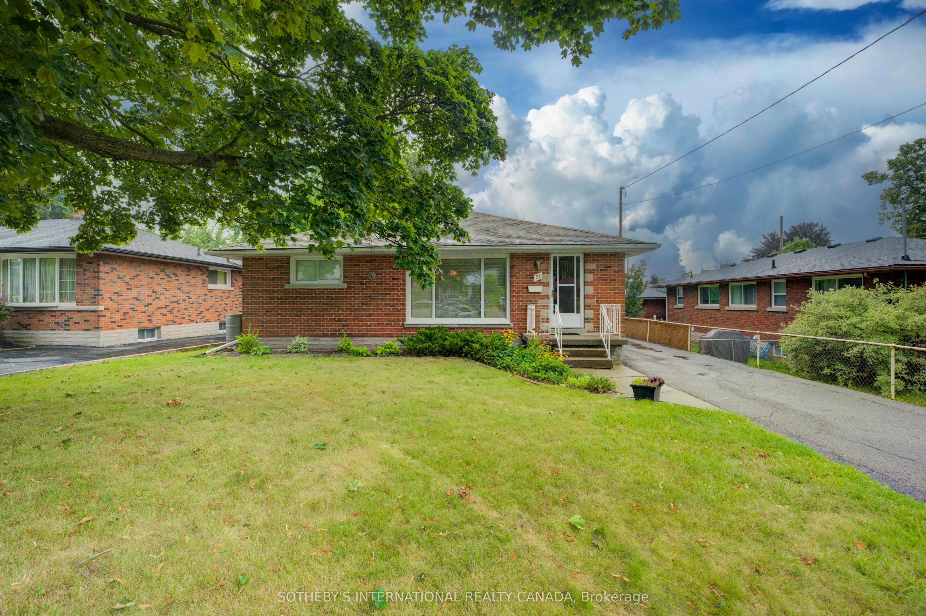 51 Ottawa Crescent W