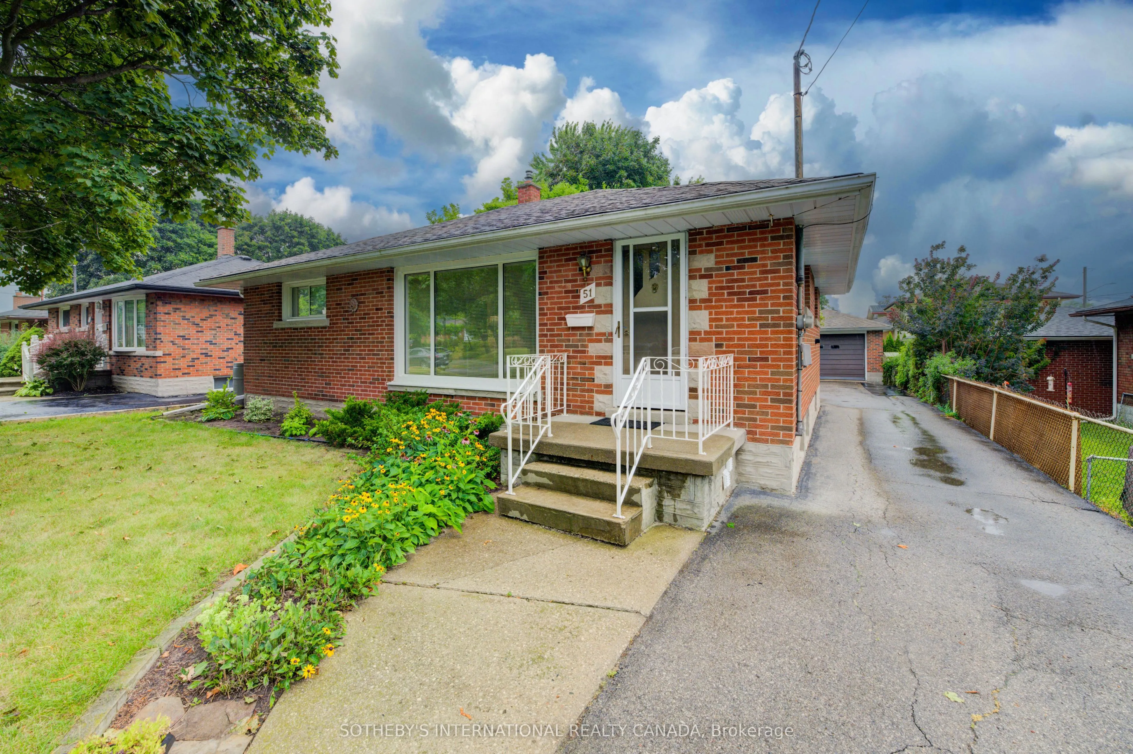 51 Ottawa Crescent W