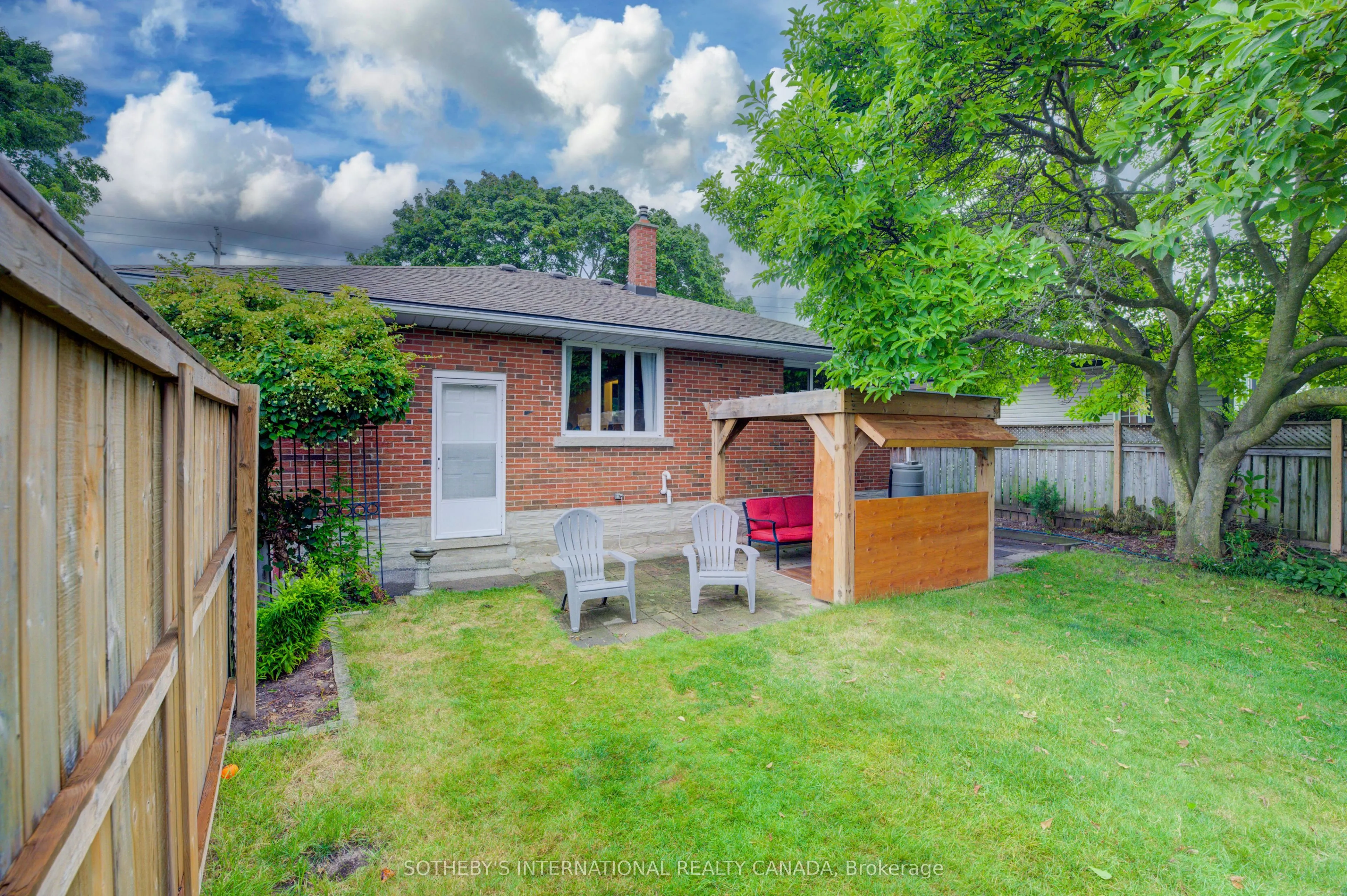 51 Ottawa Crescent W