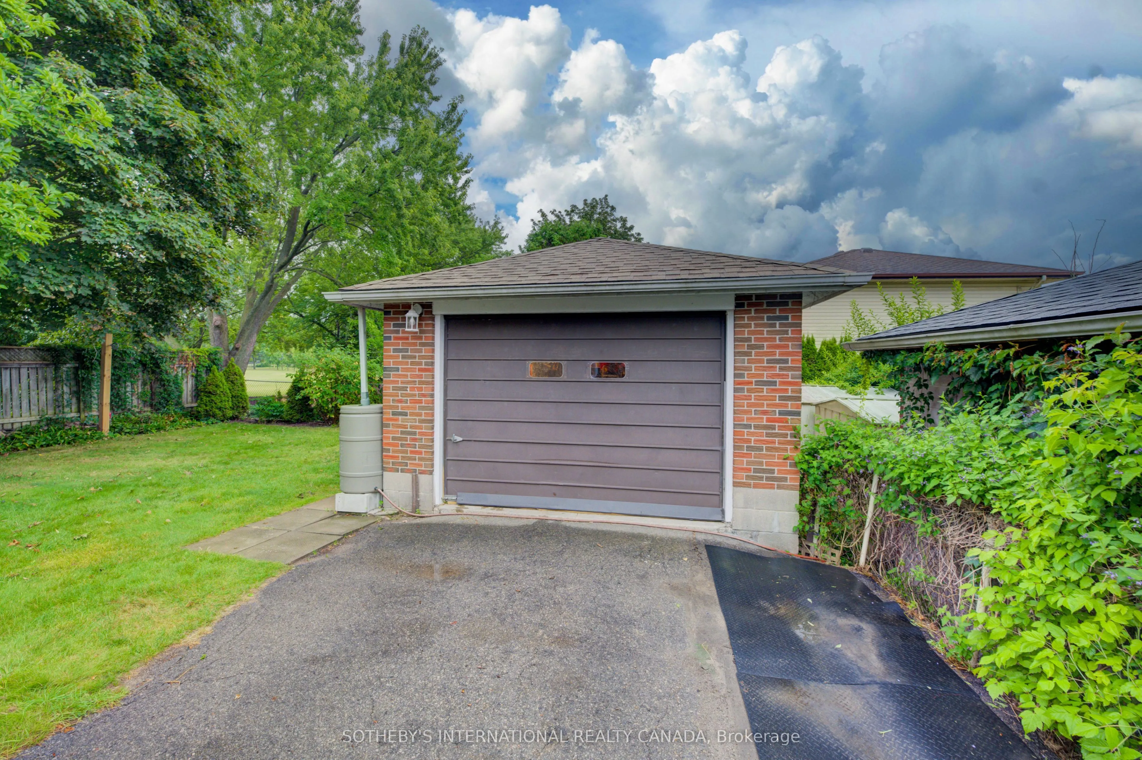 51 Ottawa Crescent W