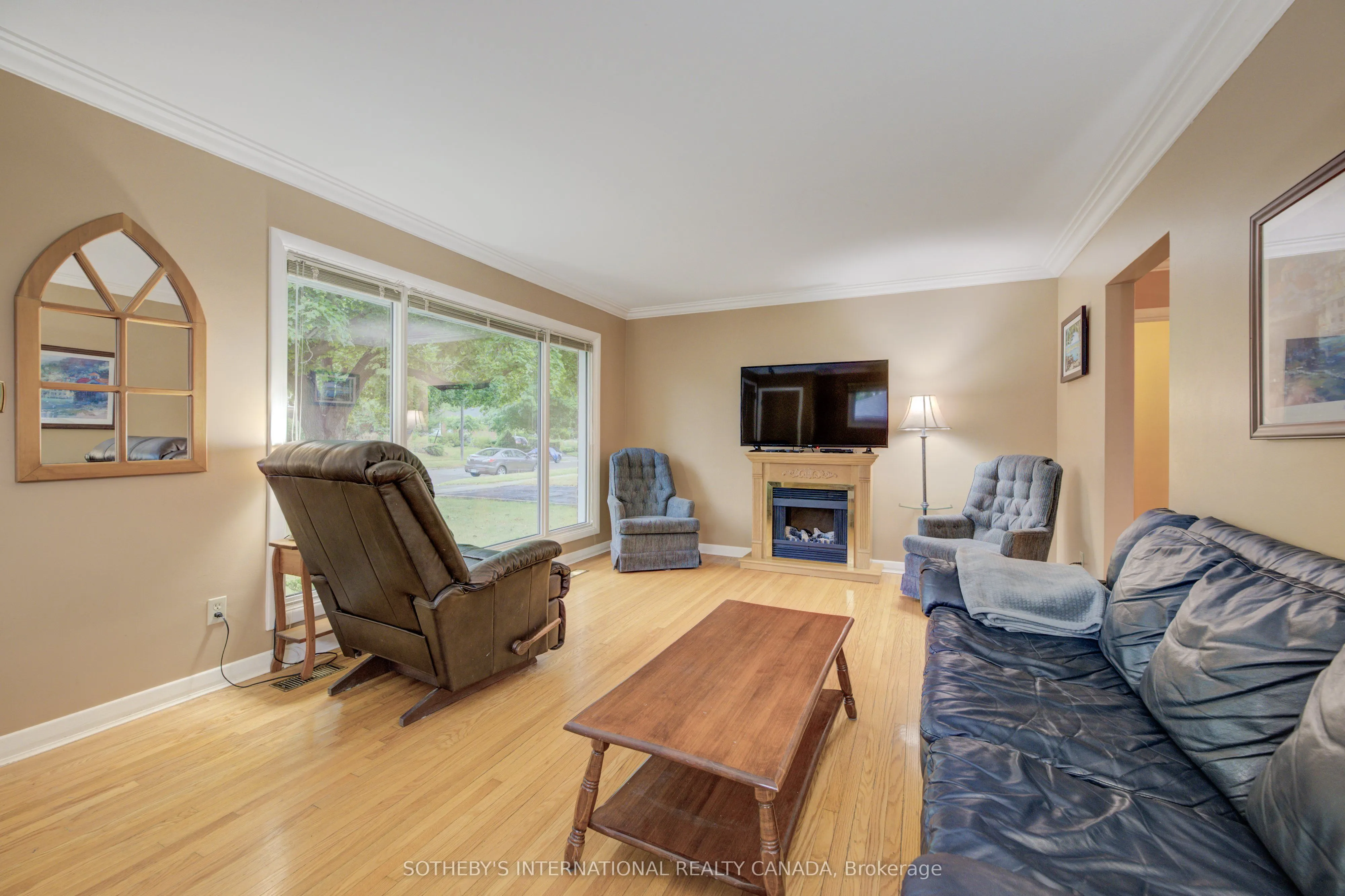51 Ottawa Crescent W
