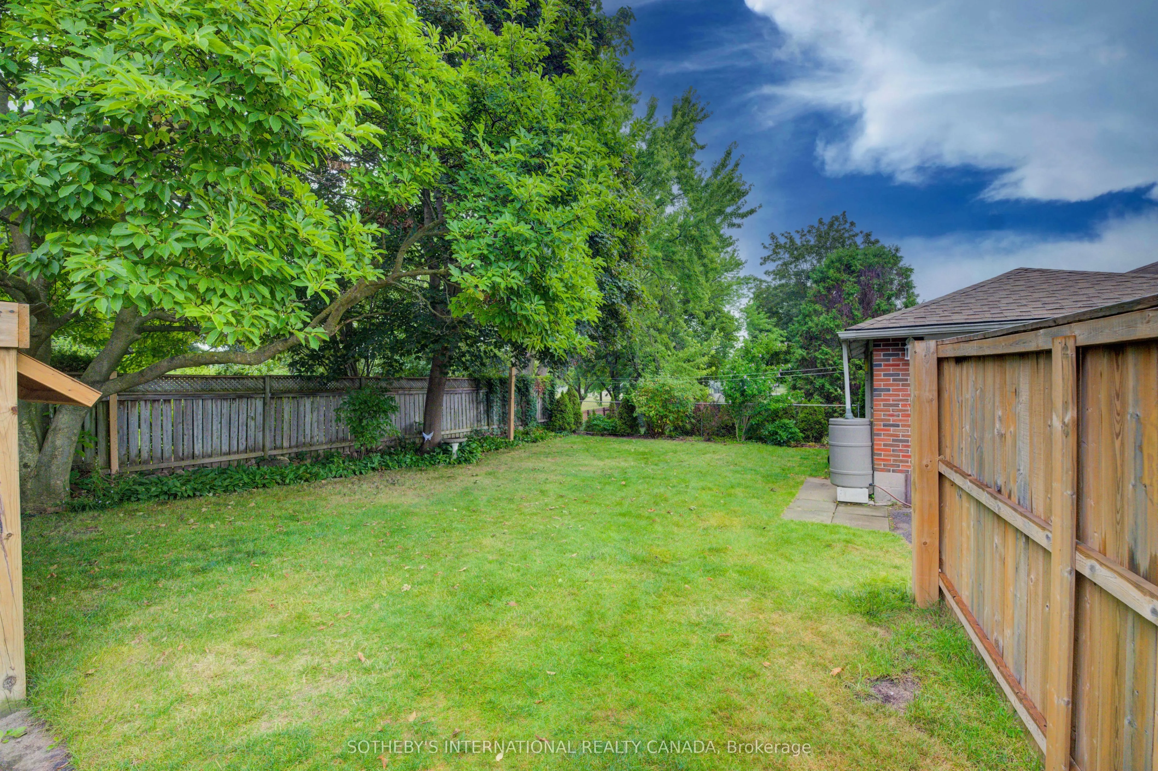 51 Ottawa Crescent W