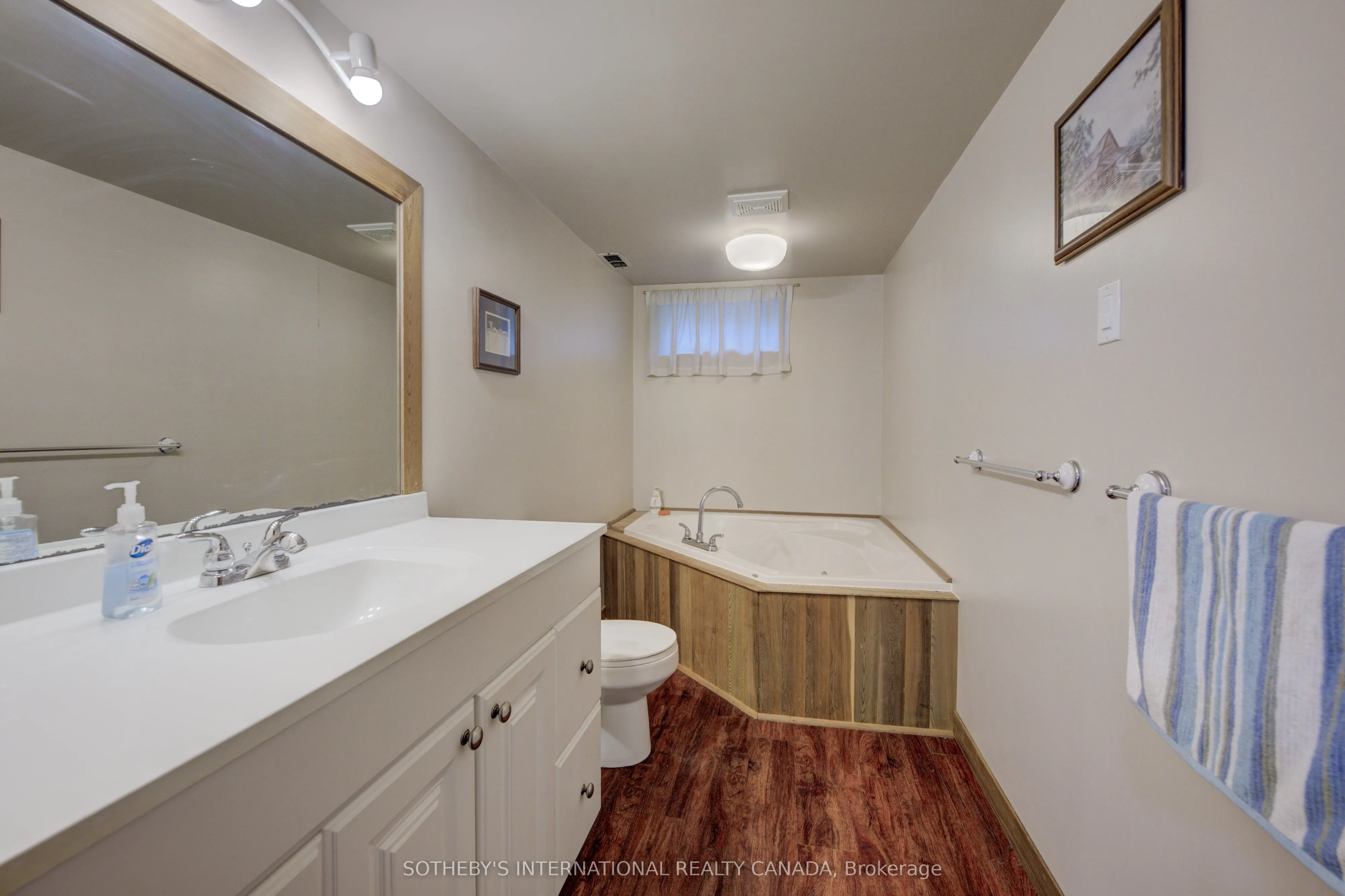 51 Ottawa Crescent W