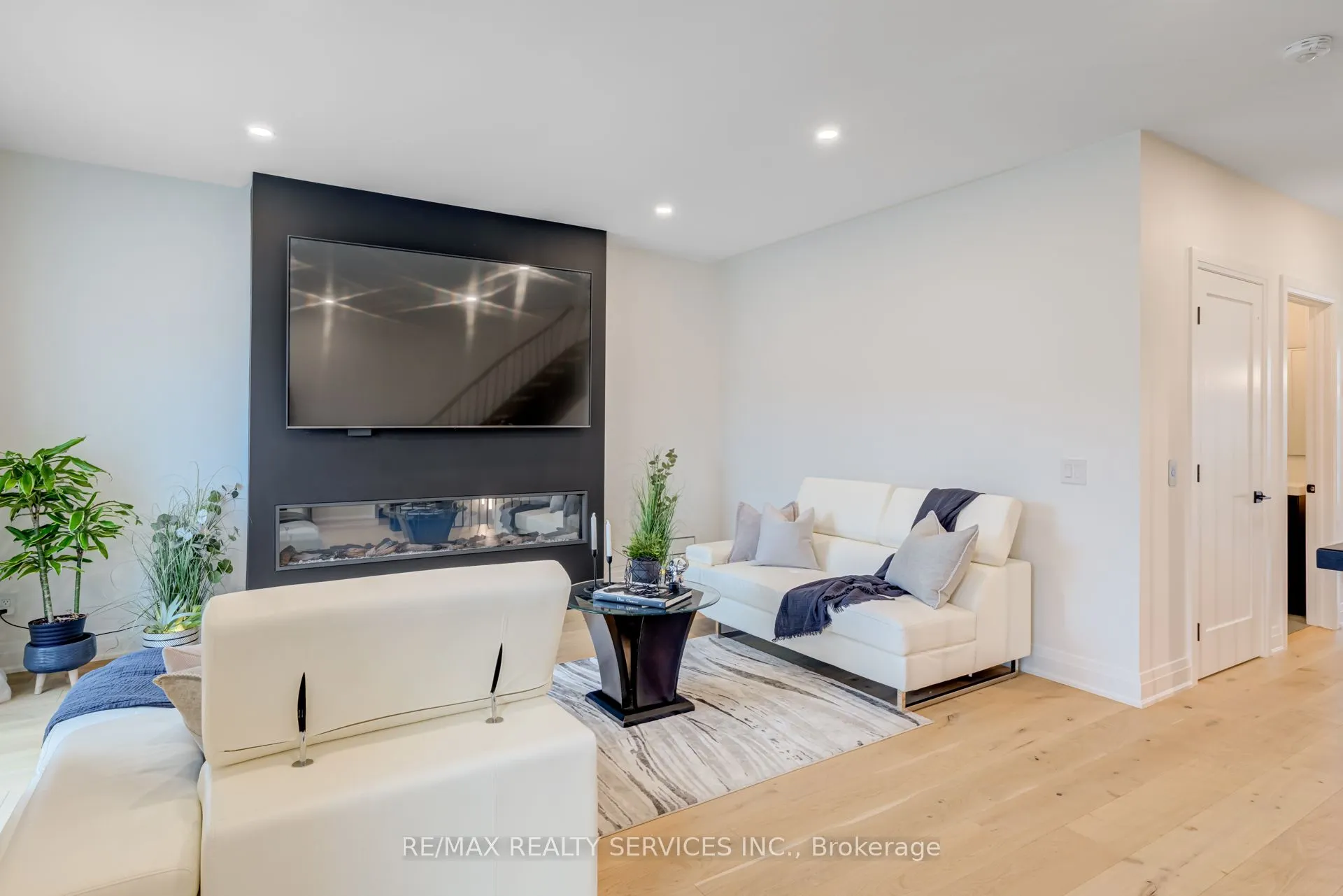 151C Port Robinson Road, #15