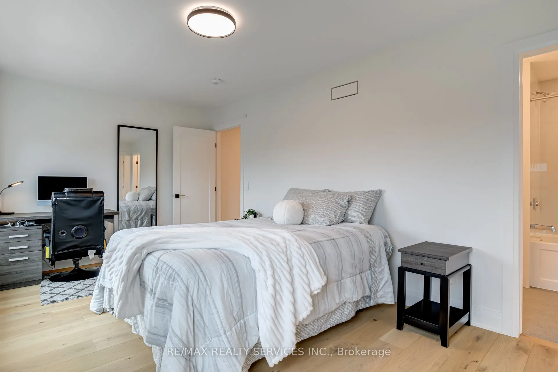 151C Port Robinson Road, #15