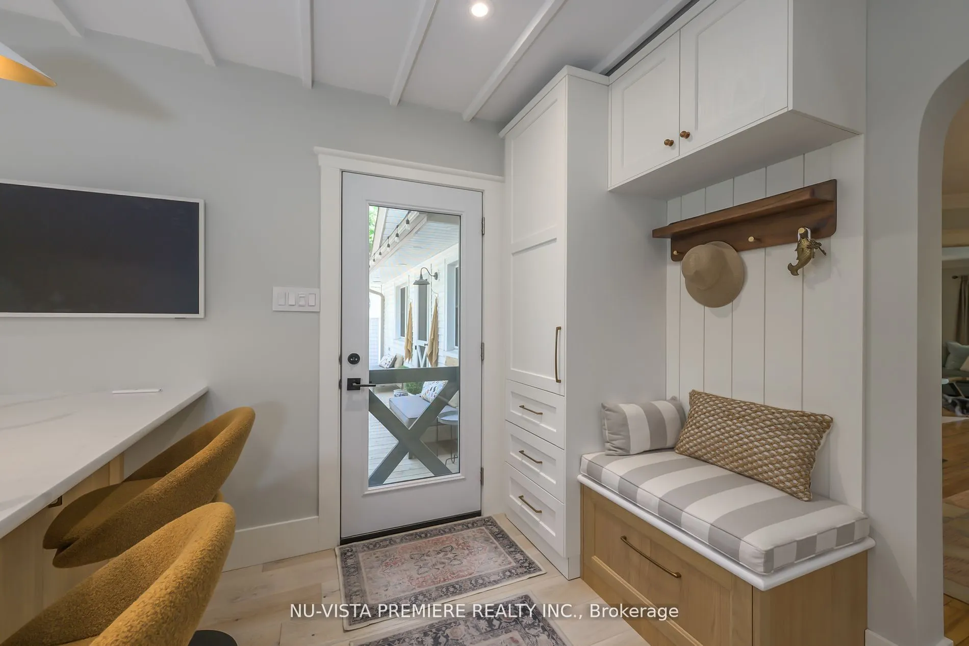 146 Commissioners Road E