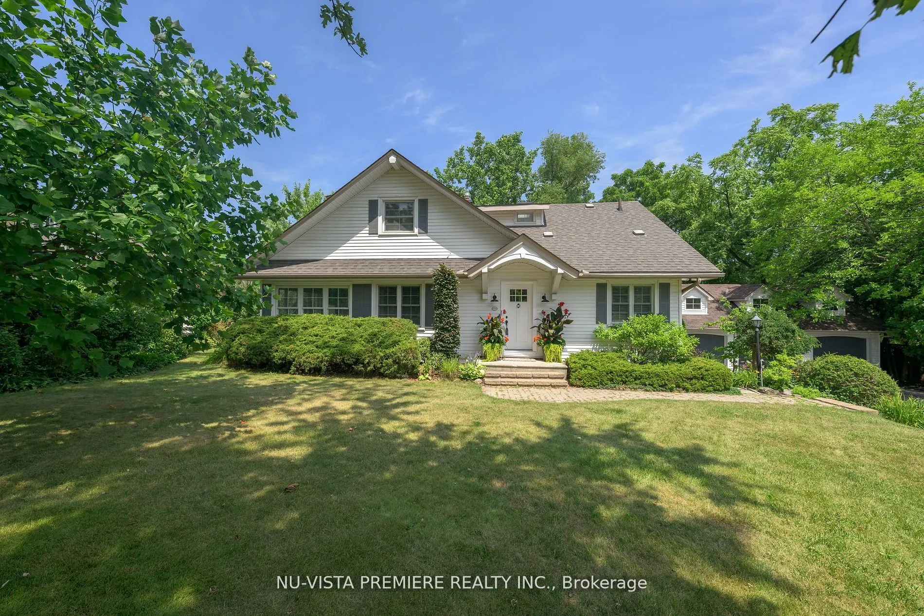 146 Commissioners Road E