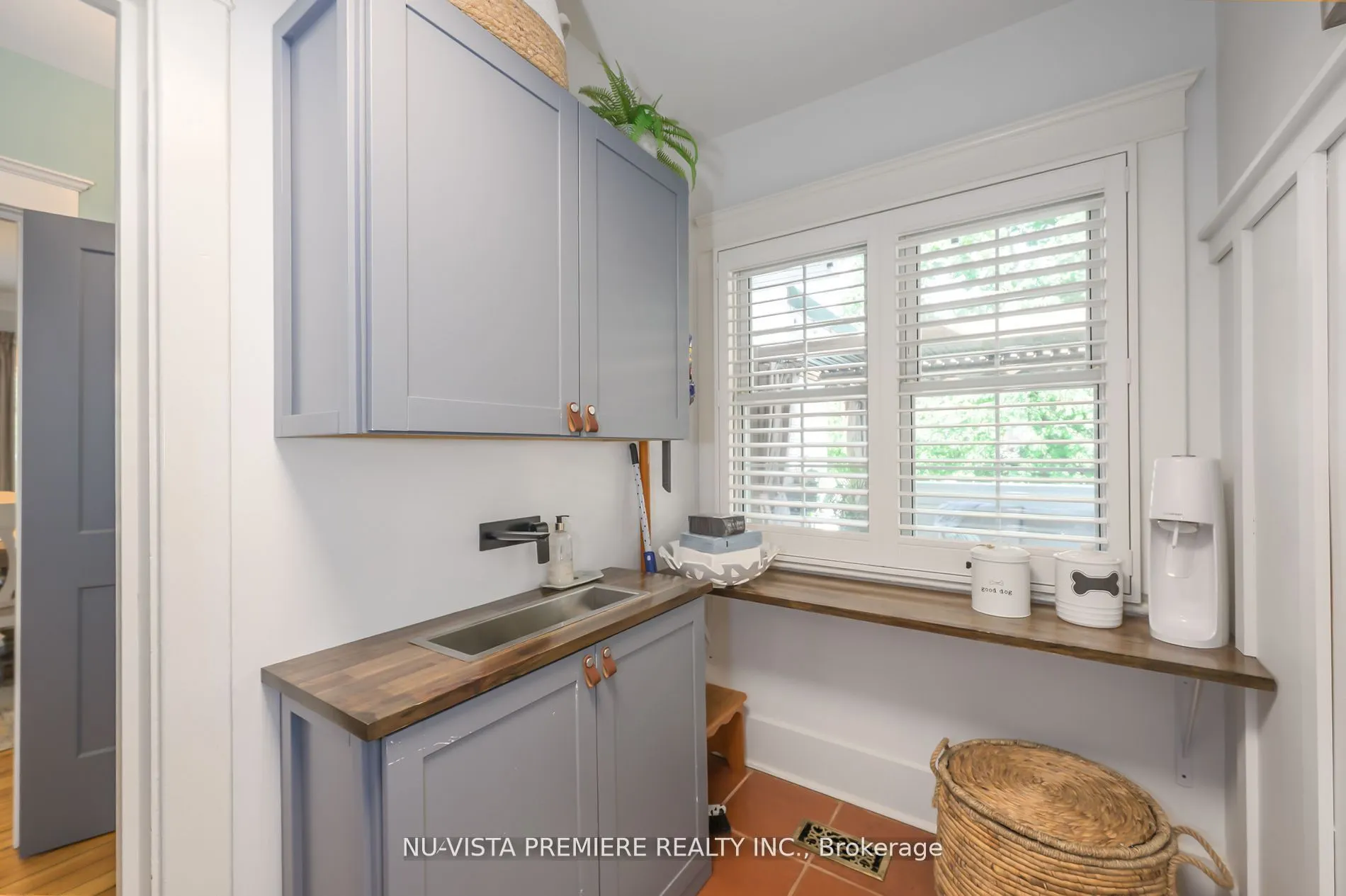 146 Commissioners Road E