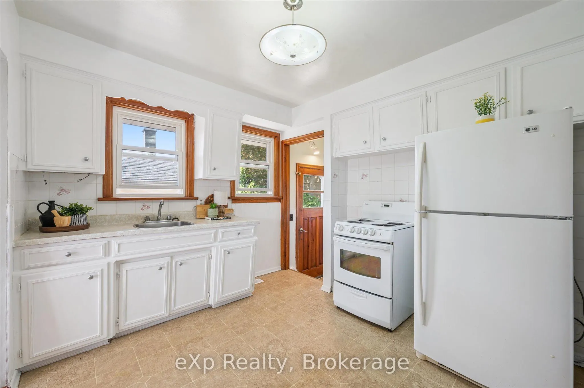 95 Ottawa Crescent