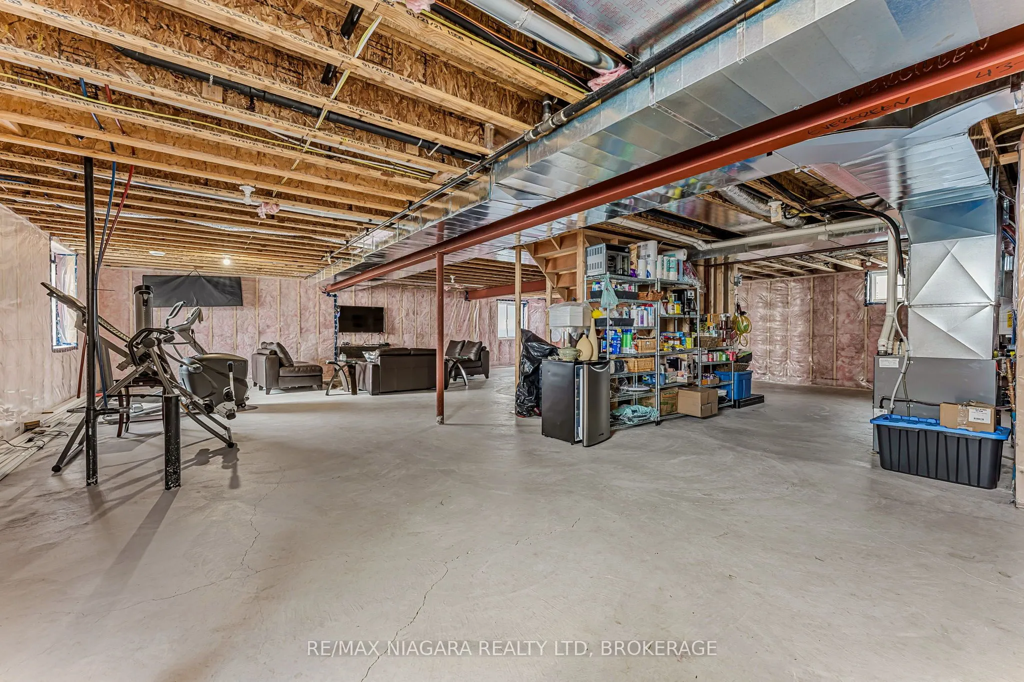 24 PROSPECT POINT Road N