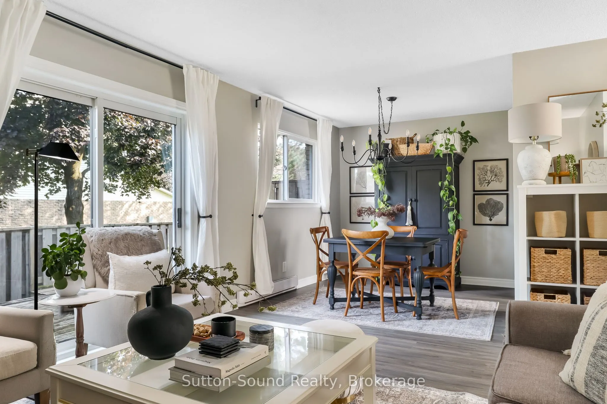 28 Lamson Crescent N, #28