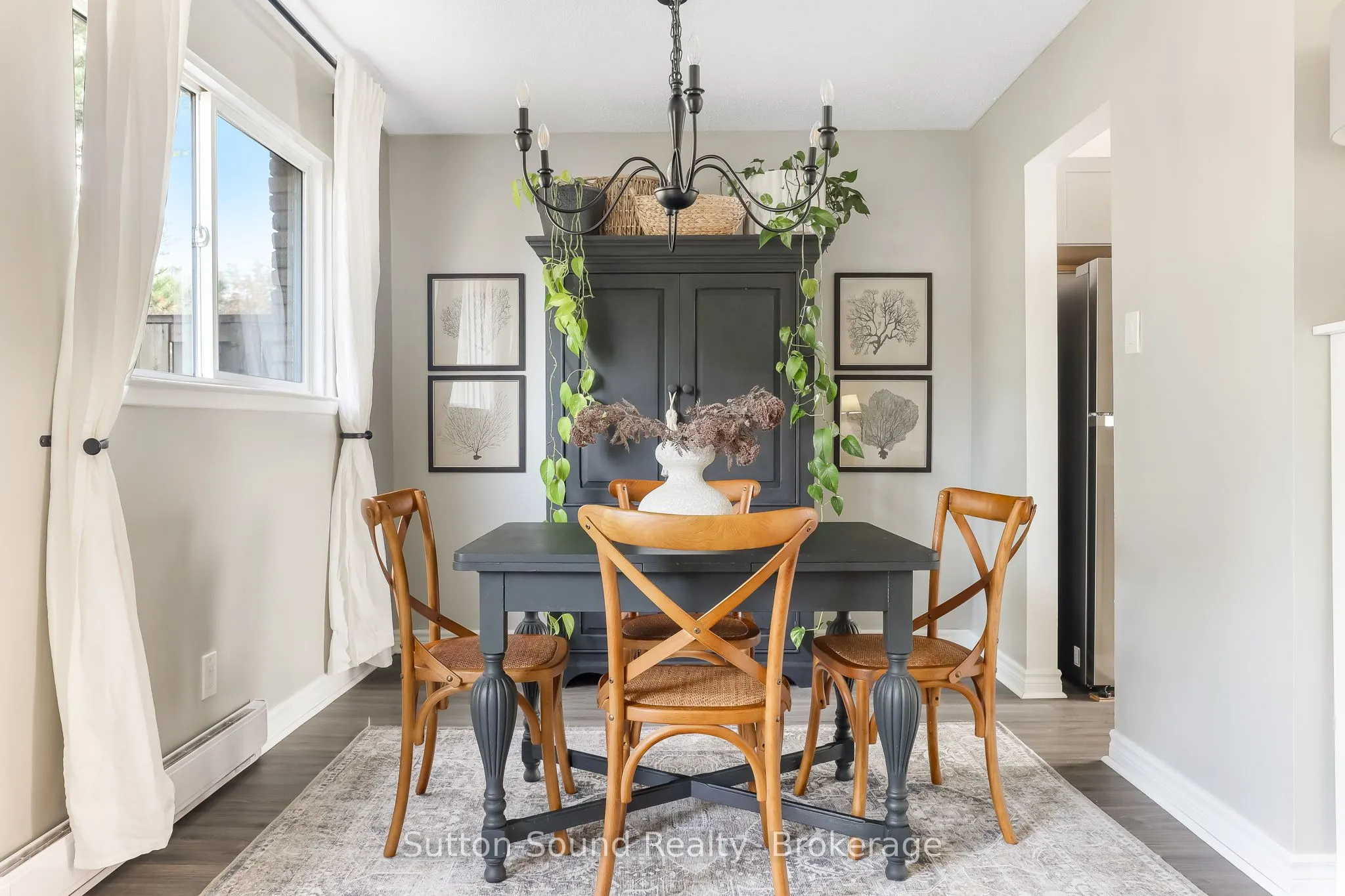 28 Lamson Crescent N, #28